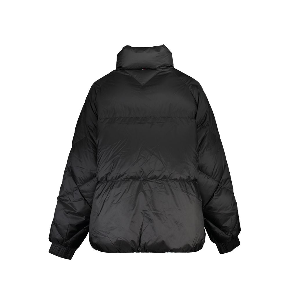 Veste en nylon bleue pour hommes de Tommy Hilfiger, vue de face, avec fermeture éclair et col côtelé.