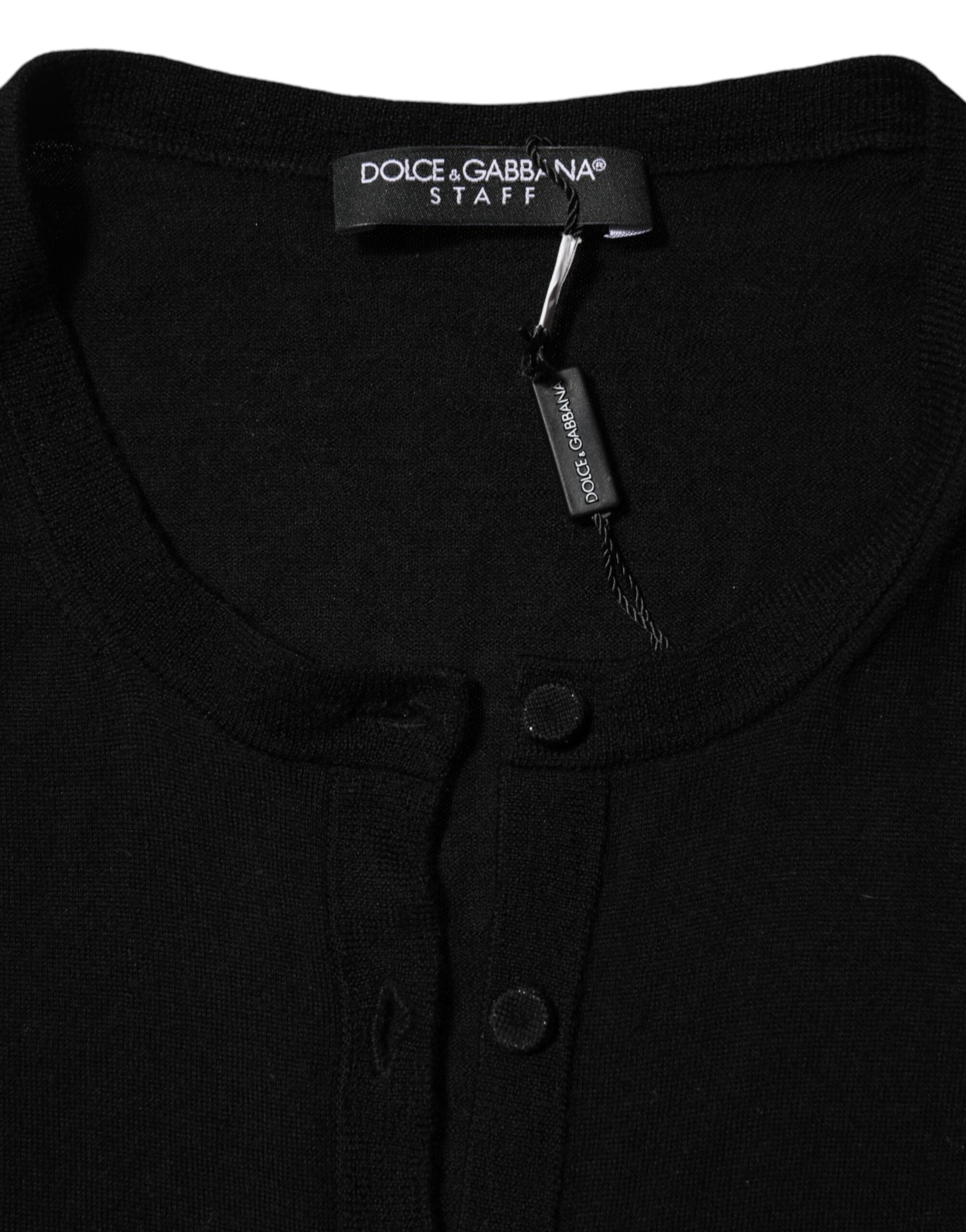 Cardigan noir en laine vierge Dolce & Gabbana avec boutons, porté sur un mannequin, détail du tissu et du design élégant.