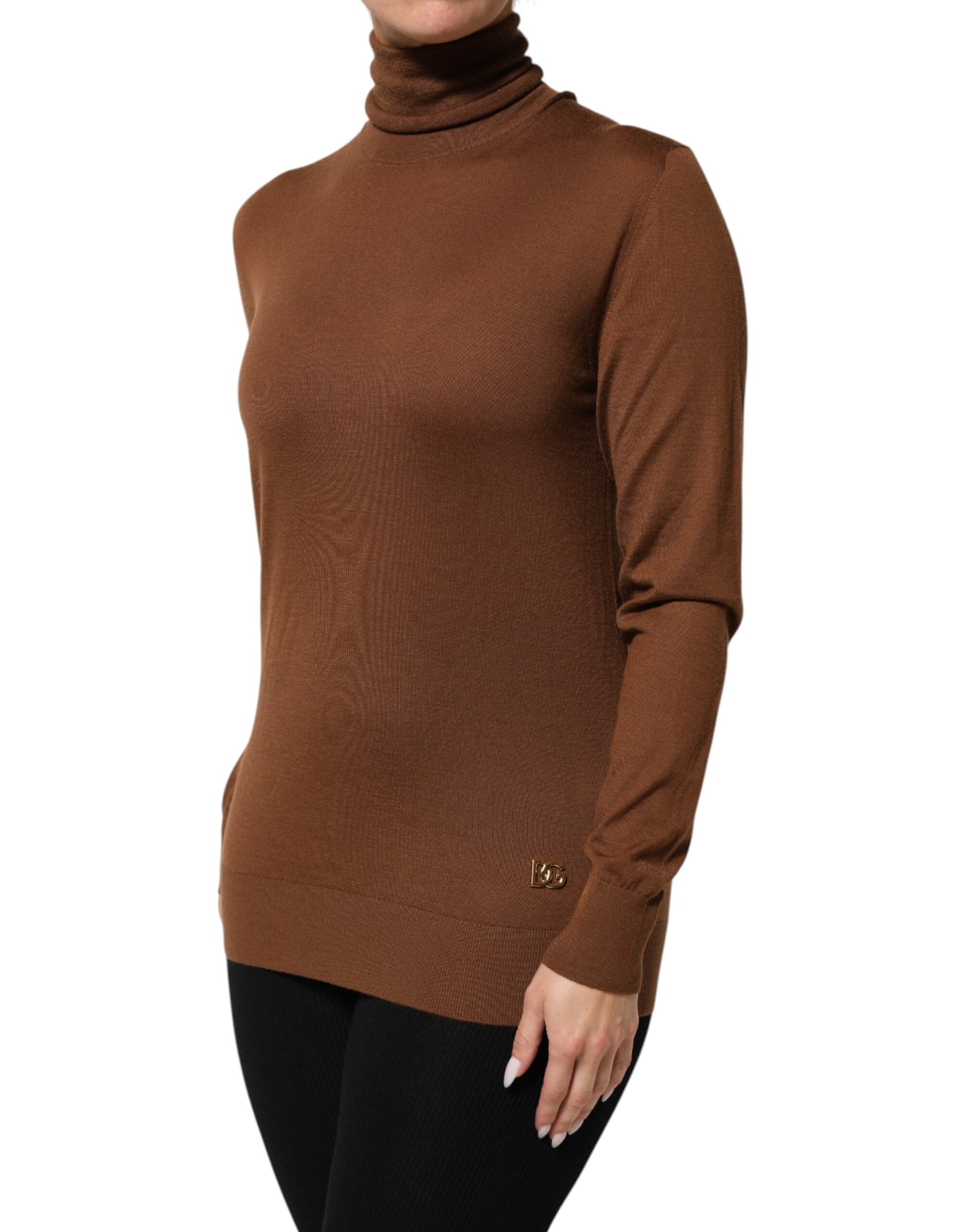 Pull-over en cachemire marron Dolce & Gabbana avec col roulé, doux et élégant, pour un style sophistiqué.