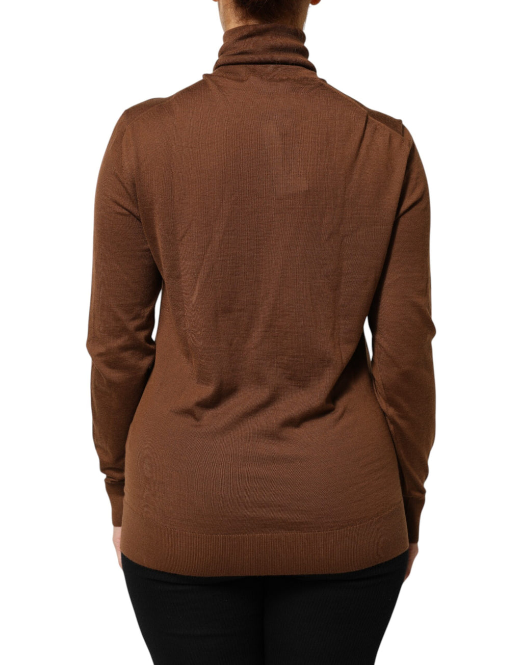 Pull en cachemire marron Dolce & Gabbana à col roulé, doux et confortable, parfait pour un look élégant et chaud.