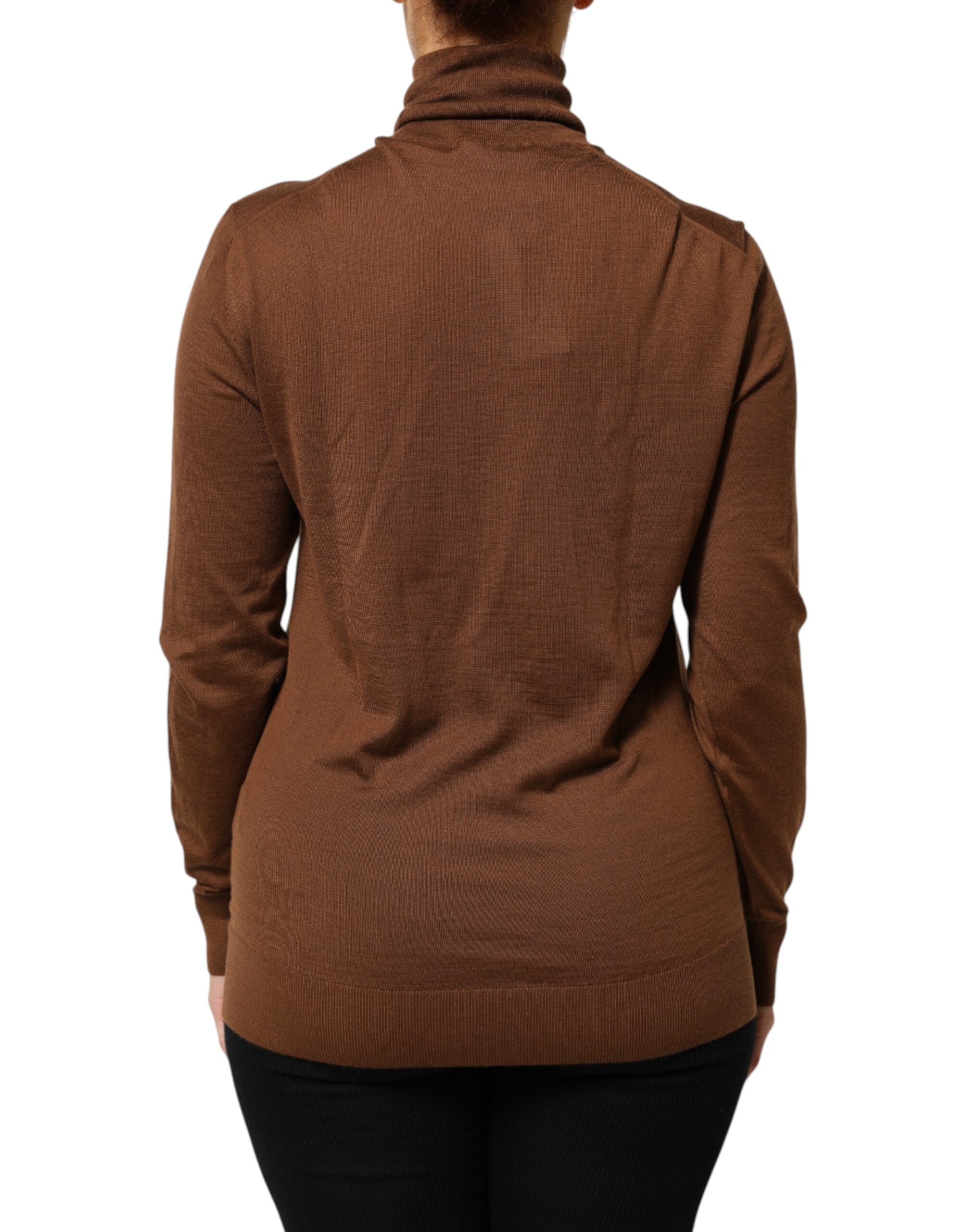 Pull en cachemire marron Dolce & Gabbana à col roulé, doux et confortable, parfait pour un look élégant et chaud.