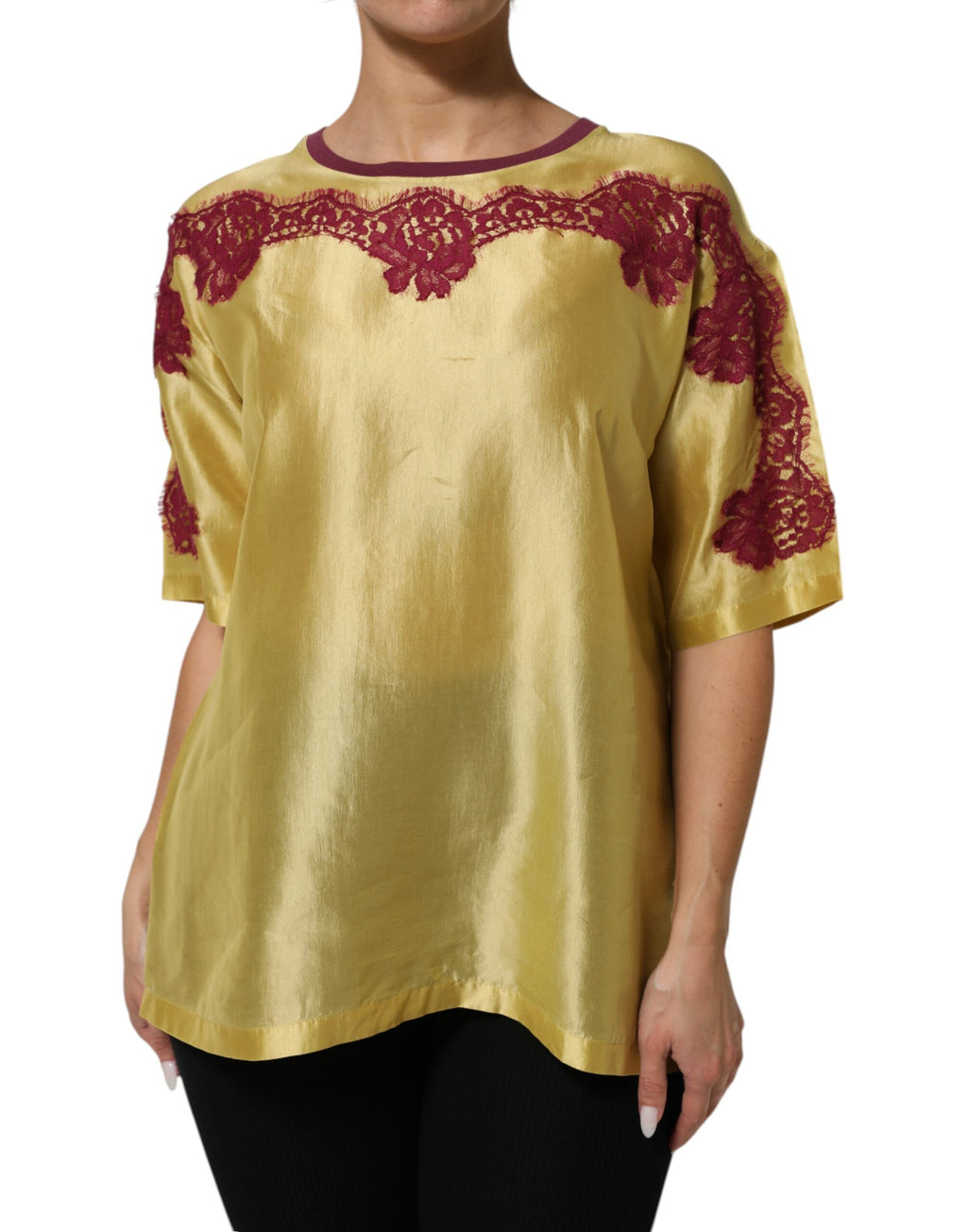 Top Dolce & Gabbana en soie jaune satin avec dentelle florale à manches courtes, élégante et sophistiquée.