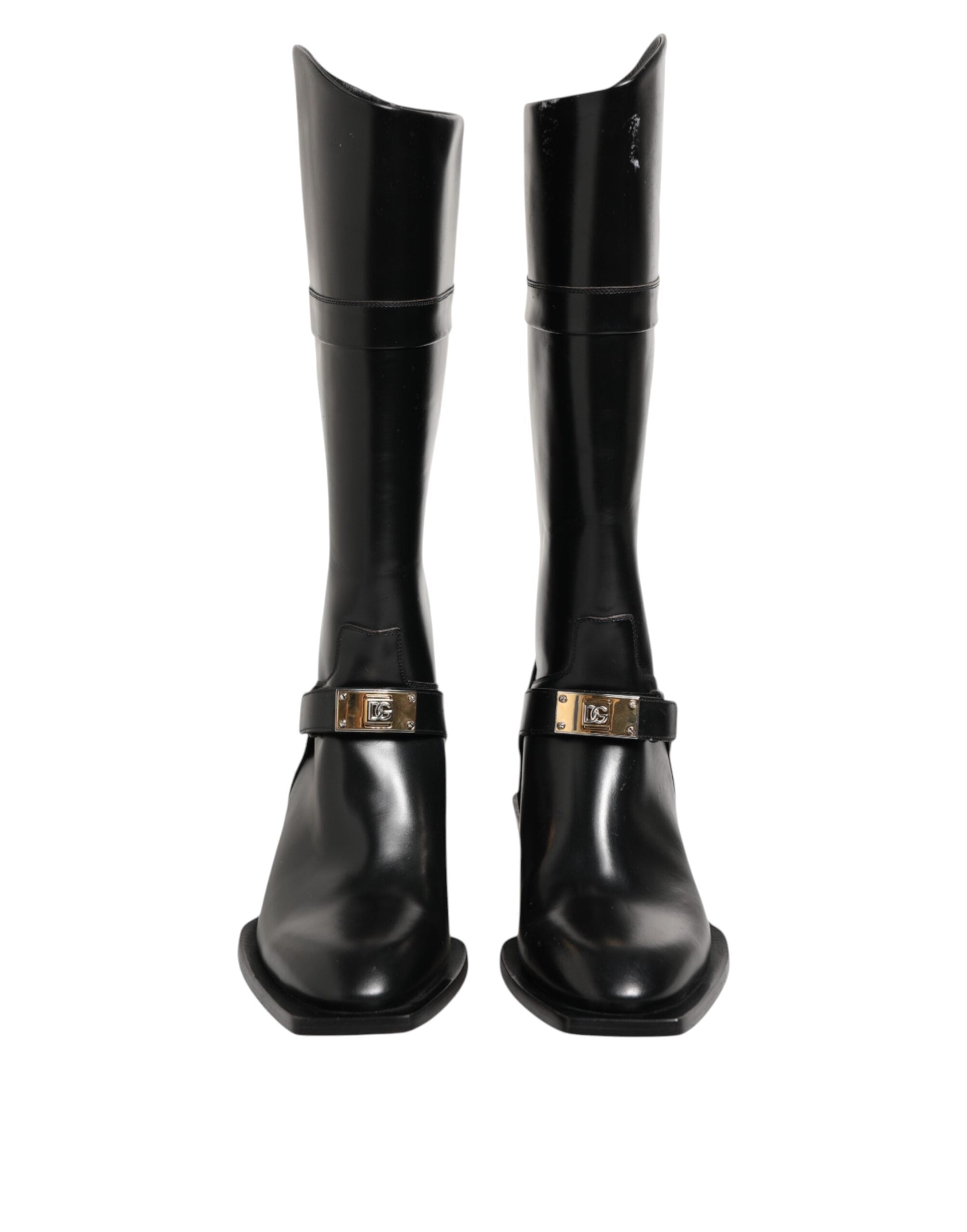 Bottes noires Dolce & Gabbana avec plaque logo en haut du mollet, style élégant et sophistiqué, en cuir.
