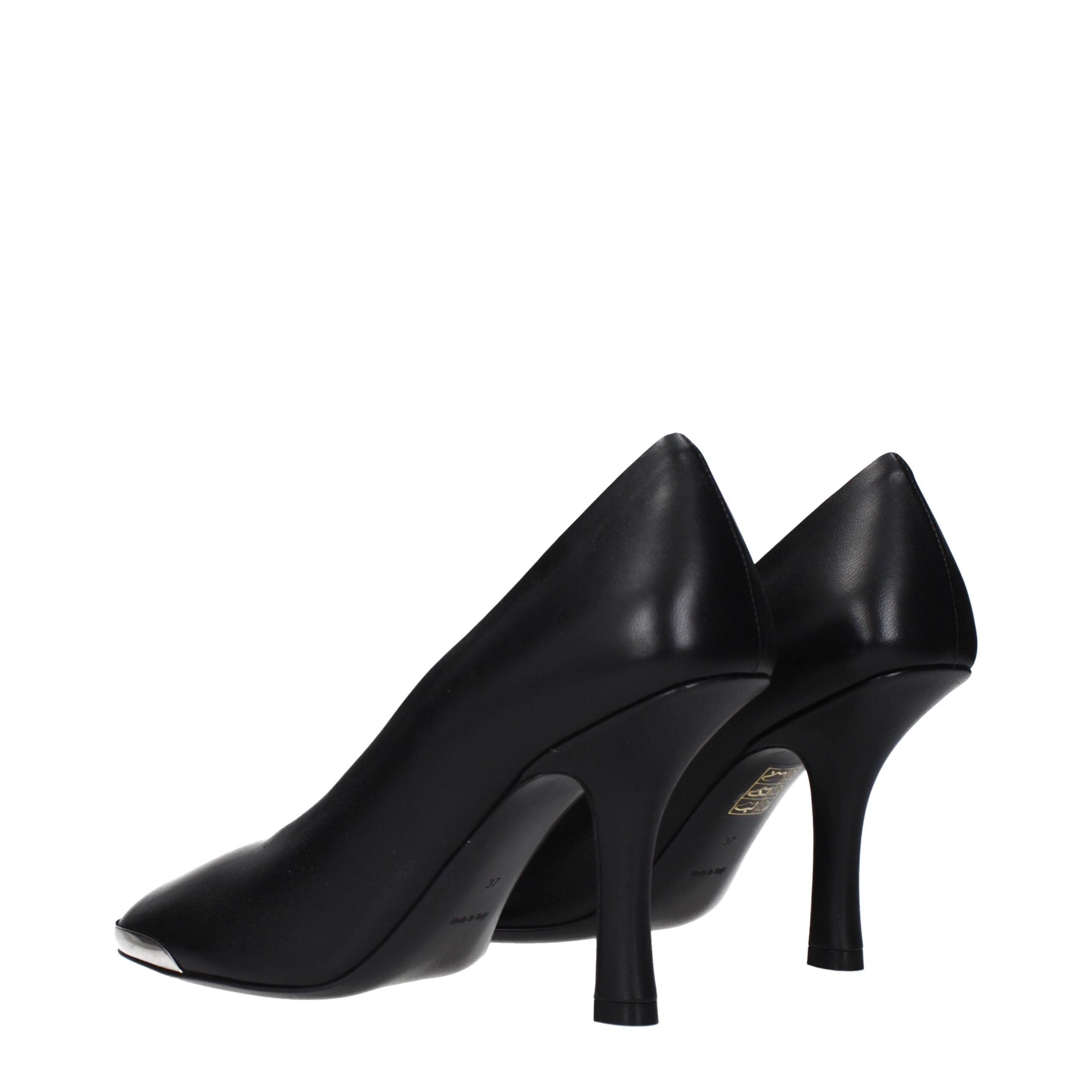 Escarpins en cuir noir de haute qualité de la marque Burberry, avec talons hauts élégants et finition raffinée.
