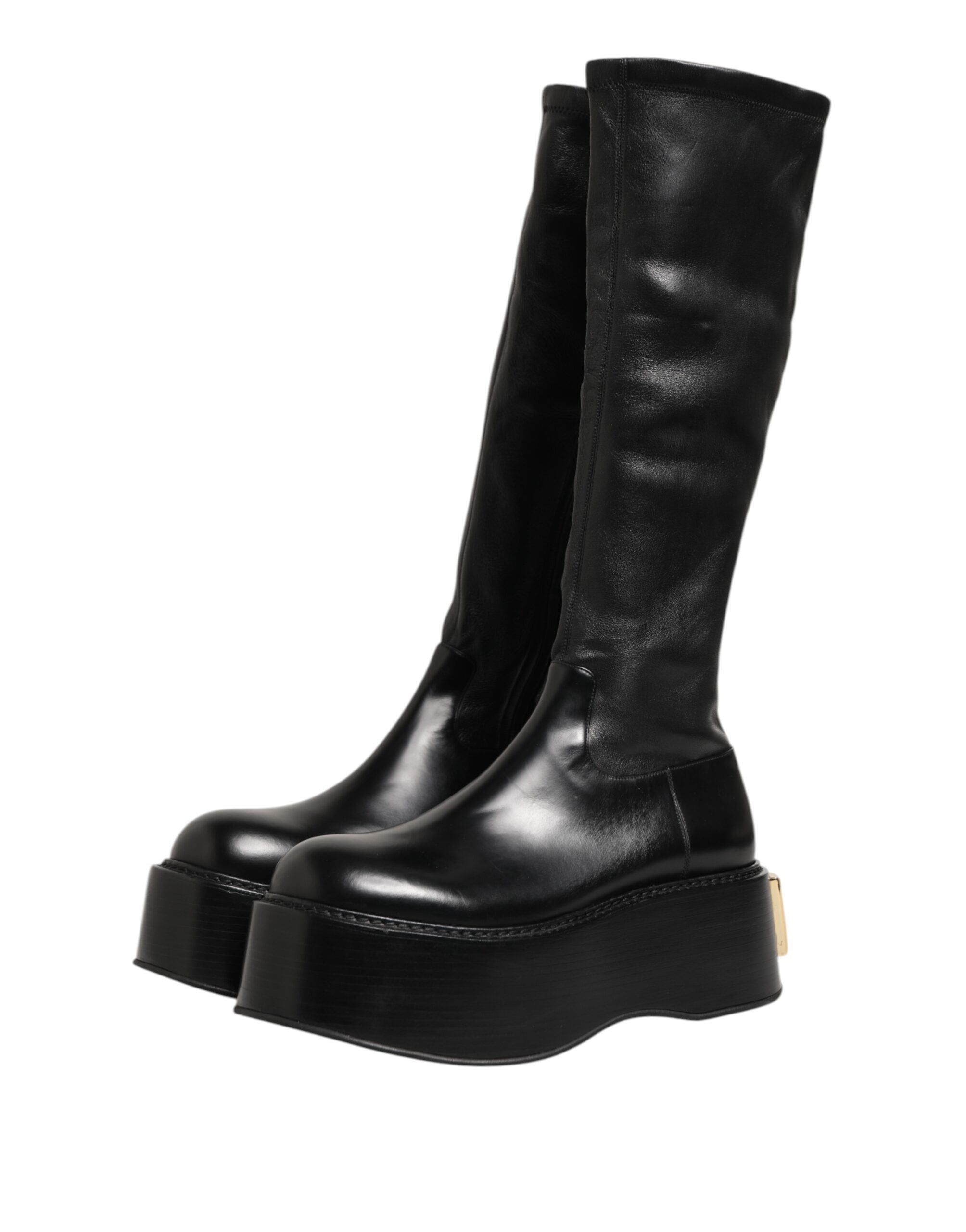 Bottes Dolce & Gabbana noires avec plaque logo sur le mollet, style élégant et moderne, en cuir.