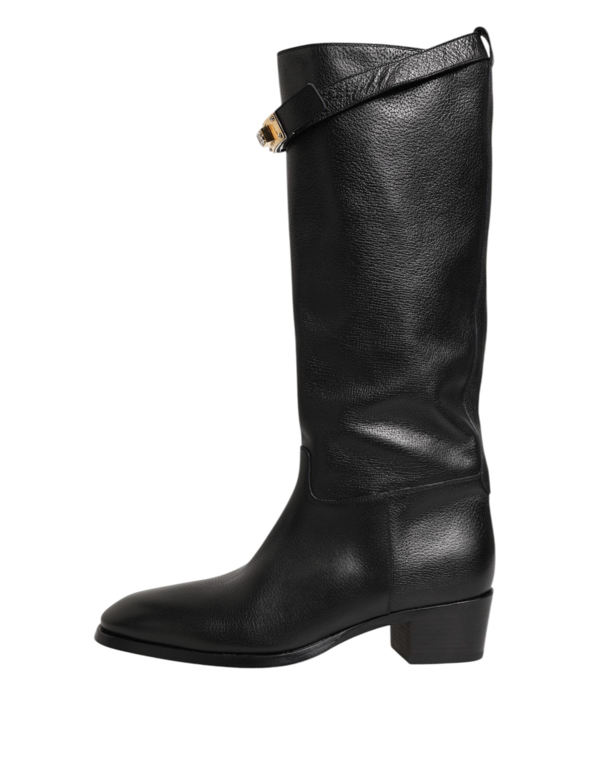 Bottes Dolce & Gabbana noires avec plaque logo sur le mollet, style élégant et moderne pour femme.