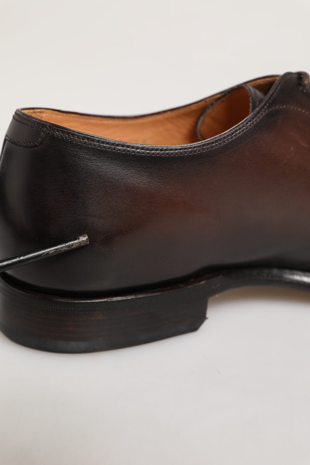 Chaussures Derby en cuir marron Dolce & Gabbana pour homme avec lacets, style élégant et sophistiqué.