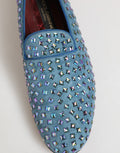 Chaussures mocassins en daim bleu Dolce & Gabbana pour hommes avec détails cloutés, élégantes et sophistiquées.