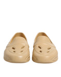 Chaussures Dolce & Gabbana, sandales en caoutchouc beige à semelles plates, style décontracté et moderne.