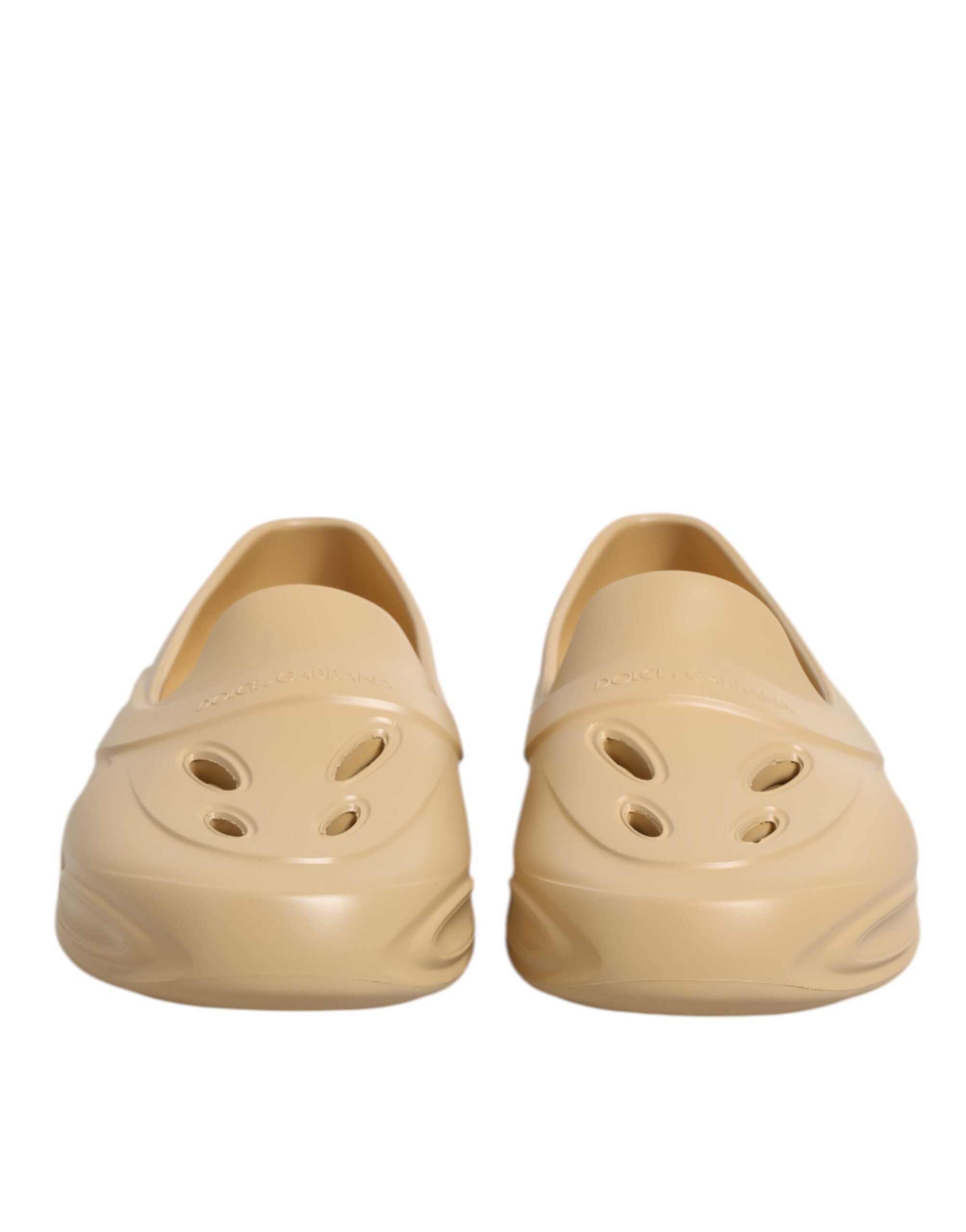 Chaussures Dolce & Gabbana, sandales en caoutchouc beige à semelles plates, style décontracté et moderne.