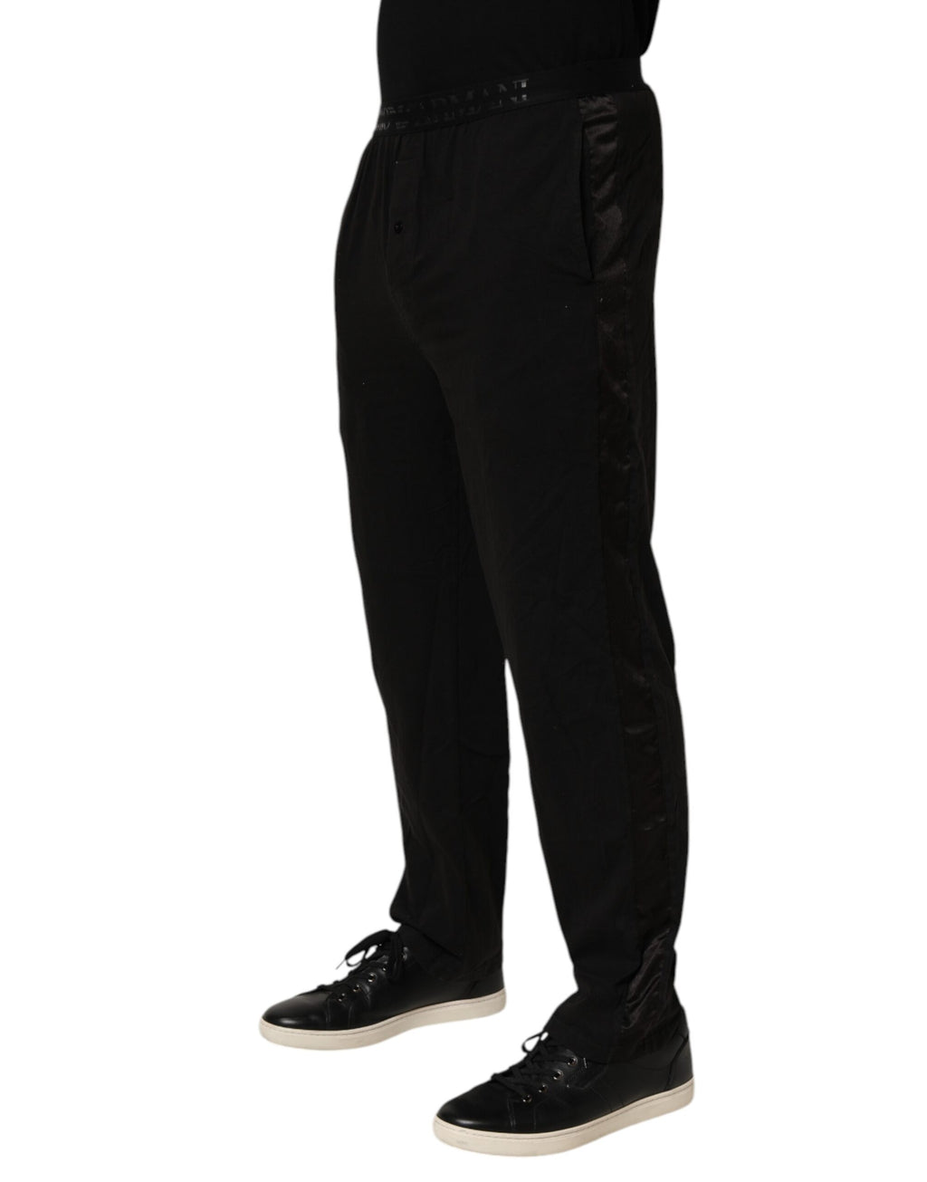 Pantalon homme Emporio Armani en coton mélangé noir avec logo sur la ceinture élastique, style décontracté et élégant.