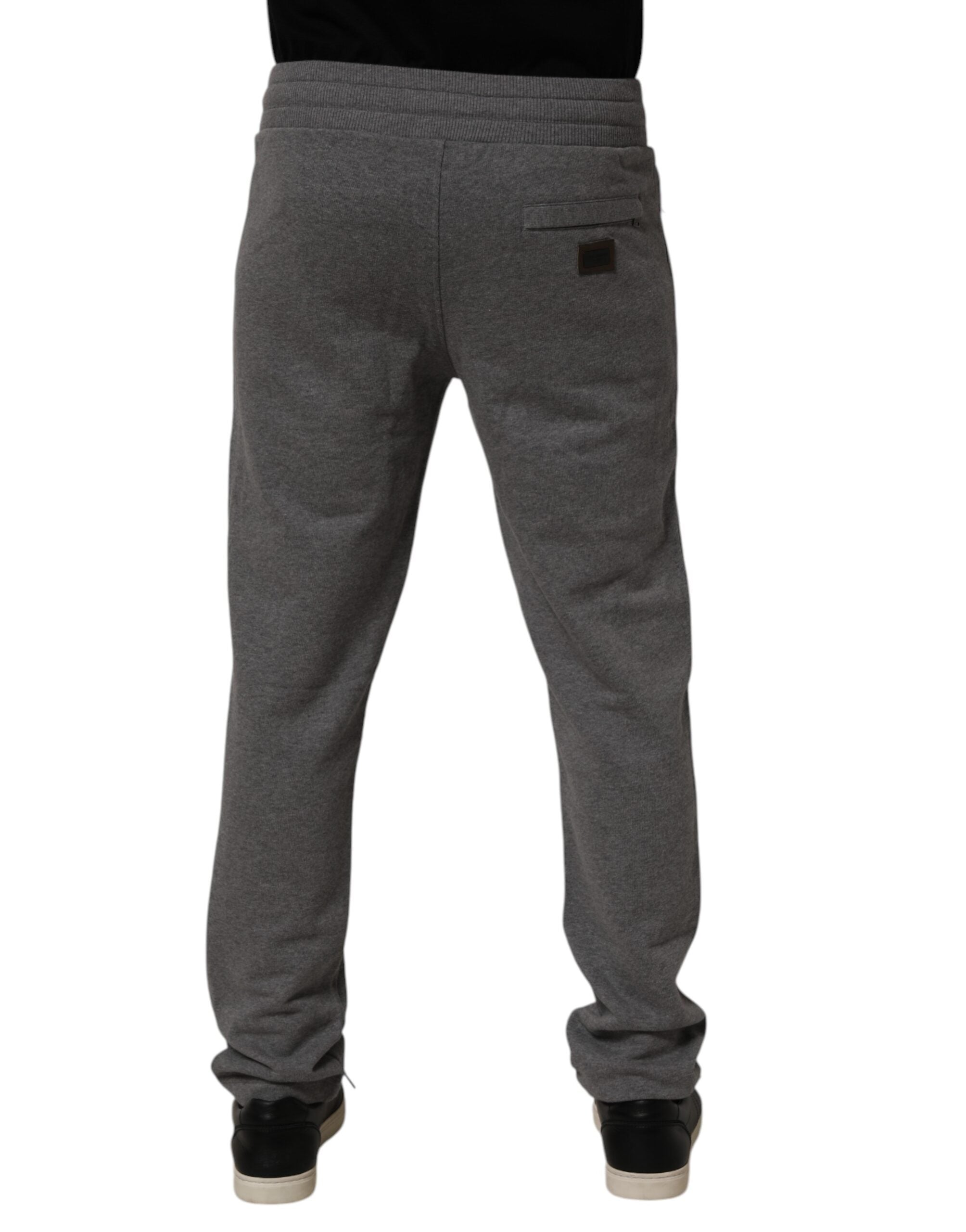 Pantalon jogger en coton gris Dolce & Gabbana pour homme, look décontracté et confortable, avec détails modernes.