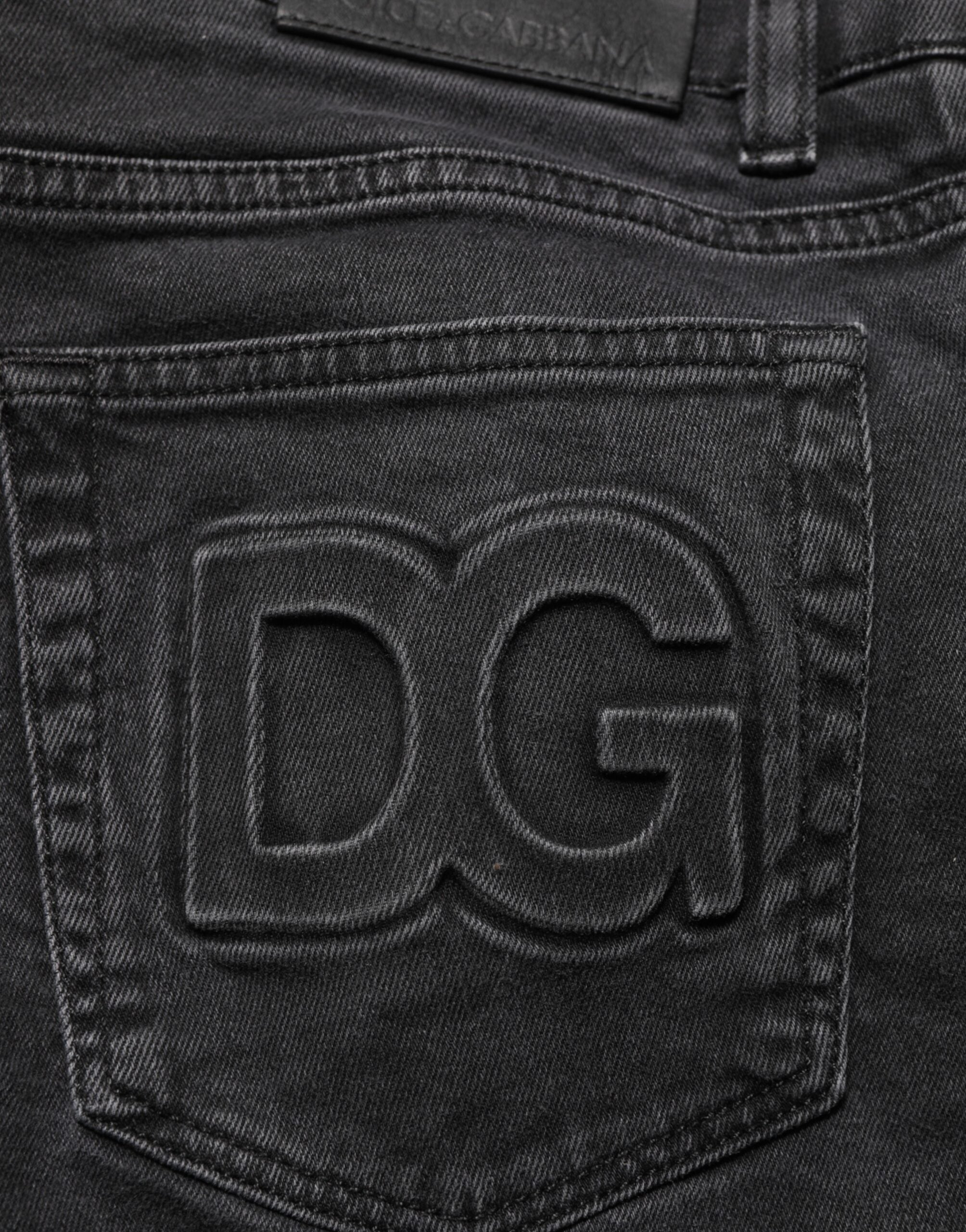 Pantalon en denim extensible gris foncé Dolce & Gabbana, coupe classique, vue de face sur un mannequin.