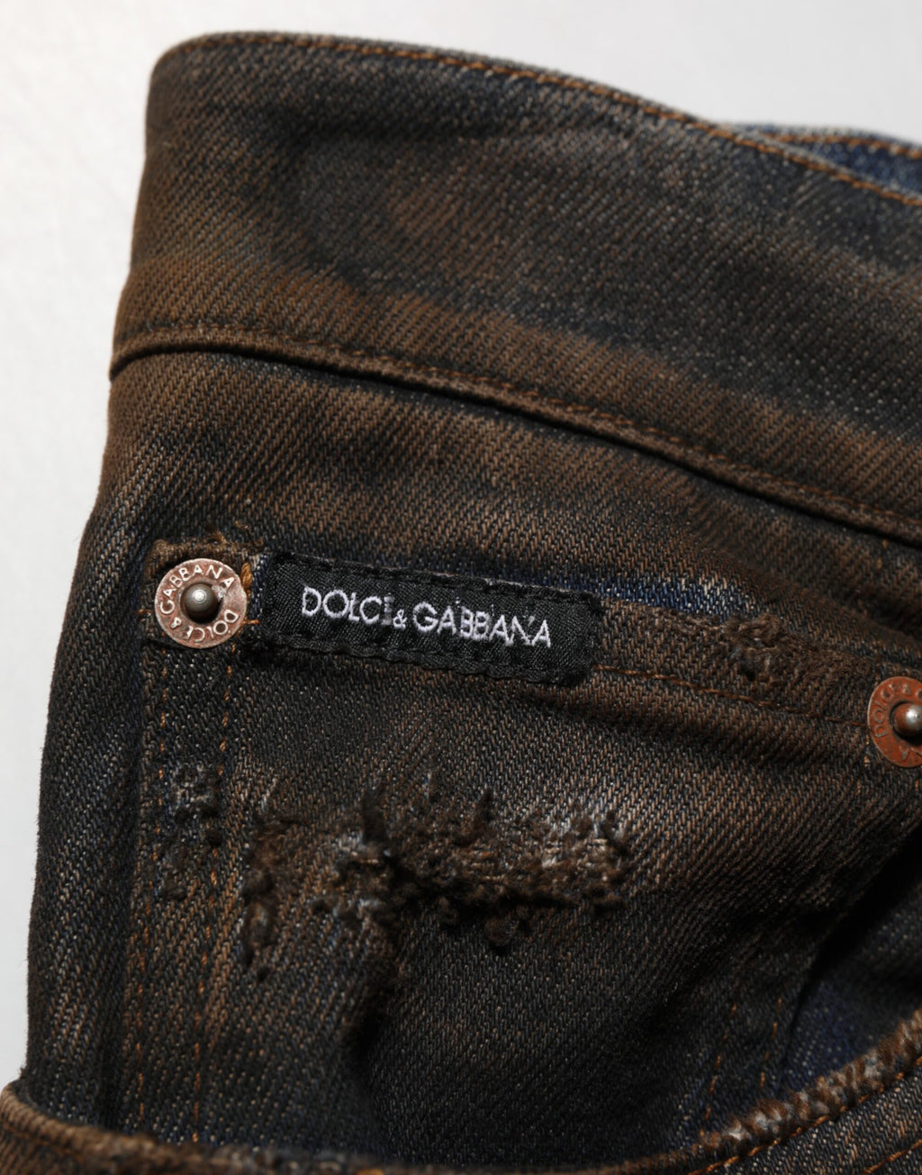 Jeans homme skinny en denim noir tacheté en coton de Dolce & Gabbana, style déchiré et ajusté.