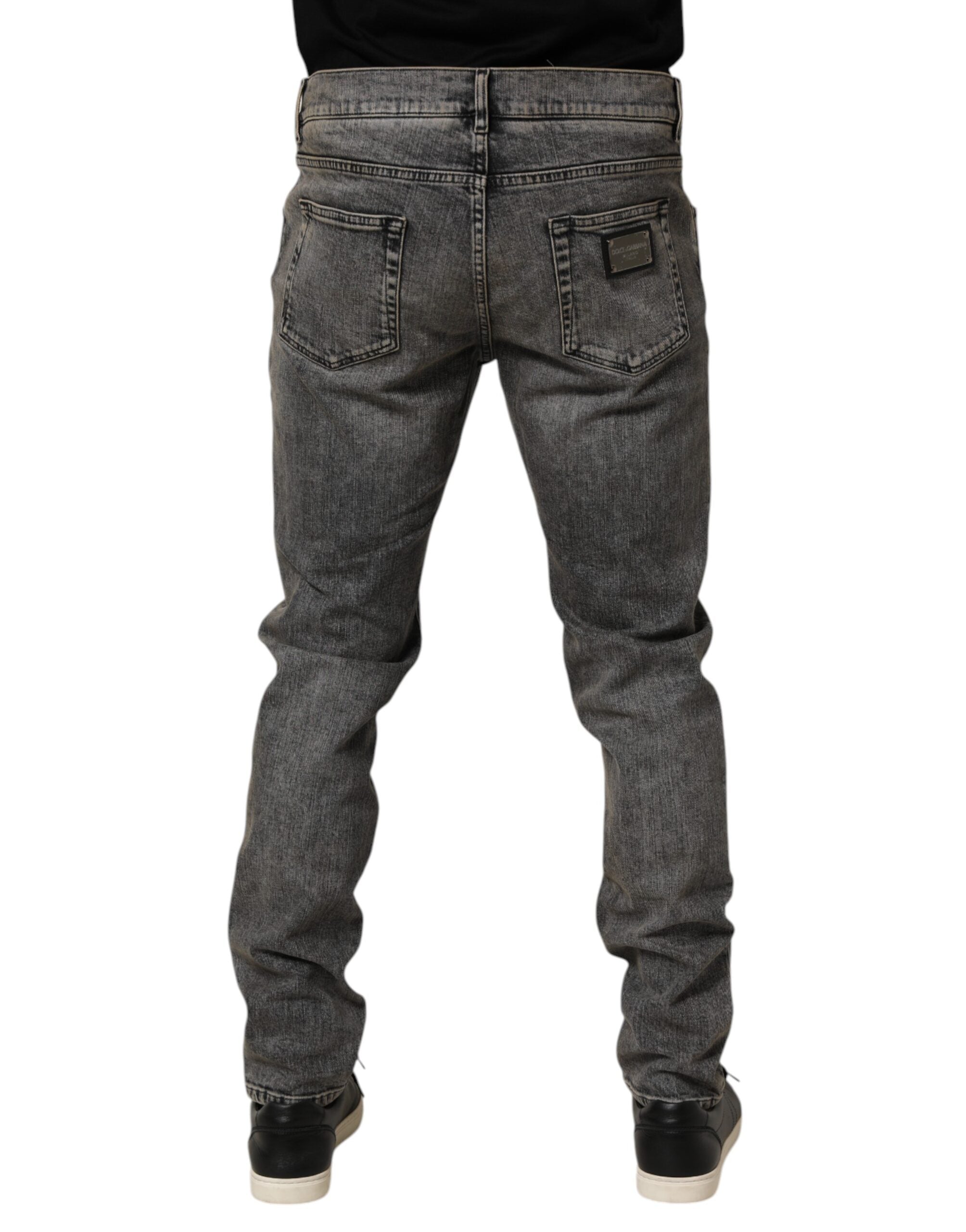 Jeans slim en coton stretch gris de Dolce & Gabbana pour homme, coupe ajustée et moderne, denim de haute qualité.