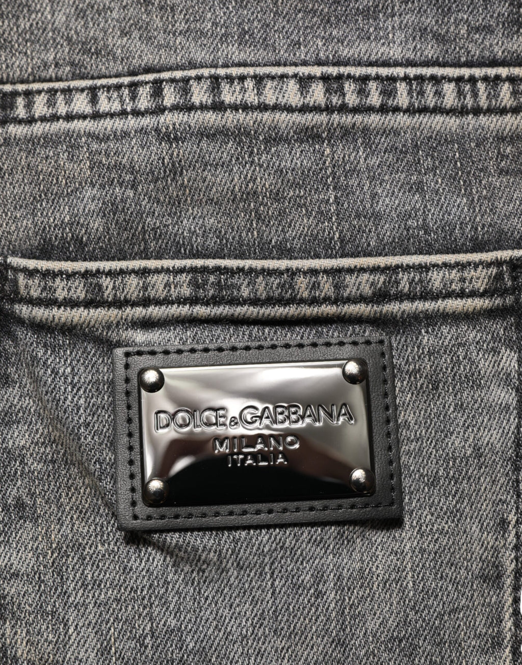 Jeans slim en coton stretch gris de Dolce & Gabbana pour homme, coupe ajustée et détails classiques en denim.