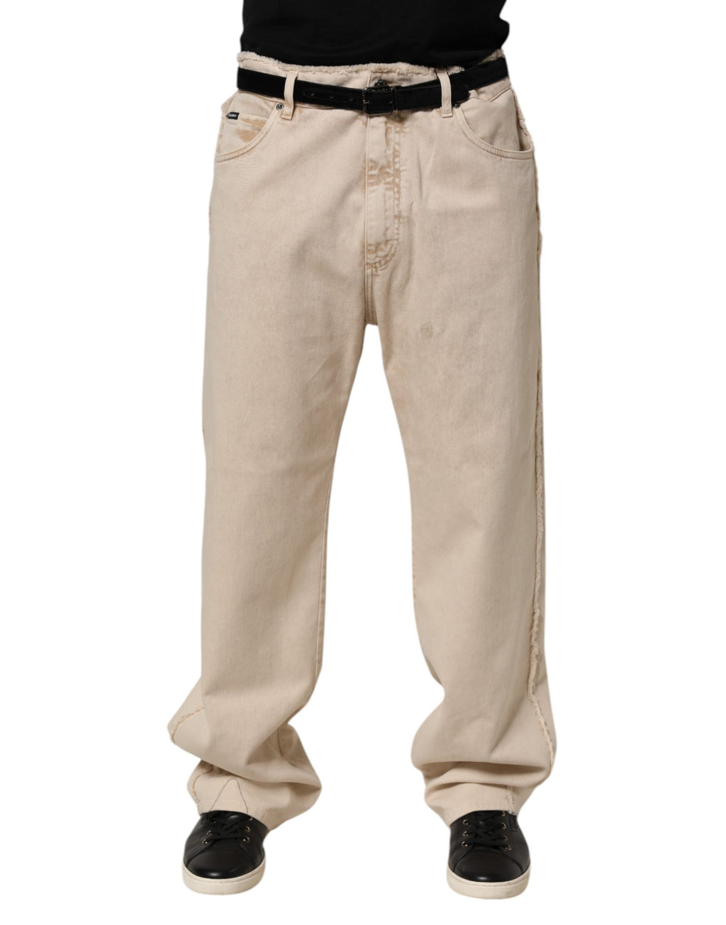 Pantalon en denim beige Dolce & Gabbana en coton, coupe droite et classique, visible sur l’image.
