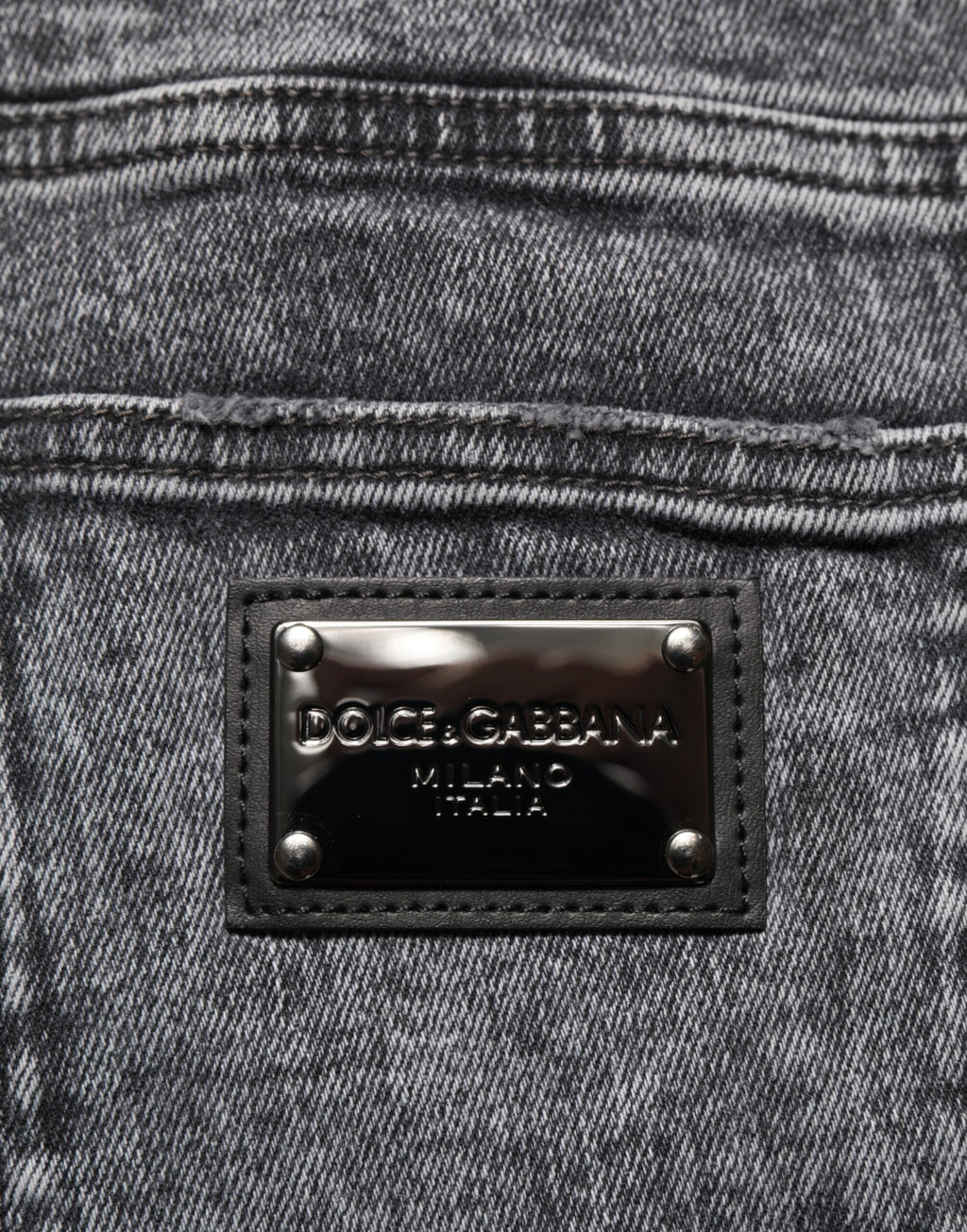 Pantalon en jean gris Dolce & Gabbana, coupe slim en coton, visible avec fermeture éclair et poches avant.
