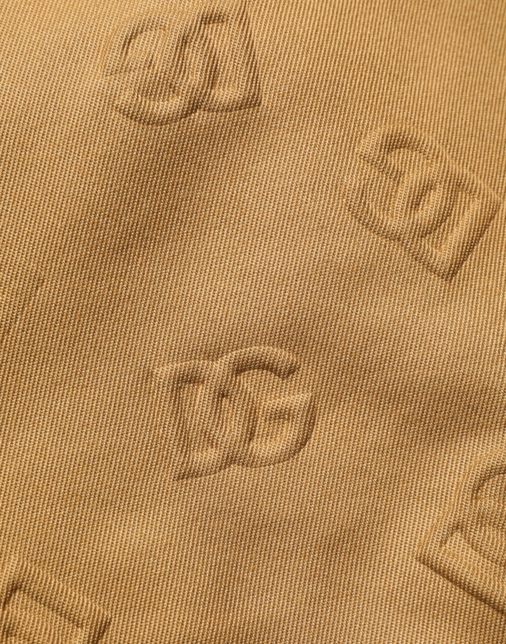 Shorts cargo bermuda en coton stretch marron avec logo Dolce & Gabbana, style décontracté et élégant.