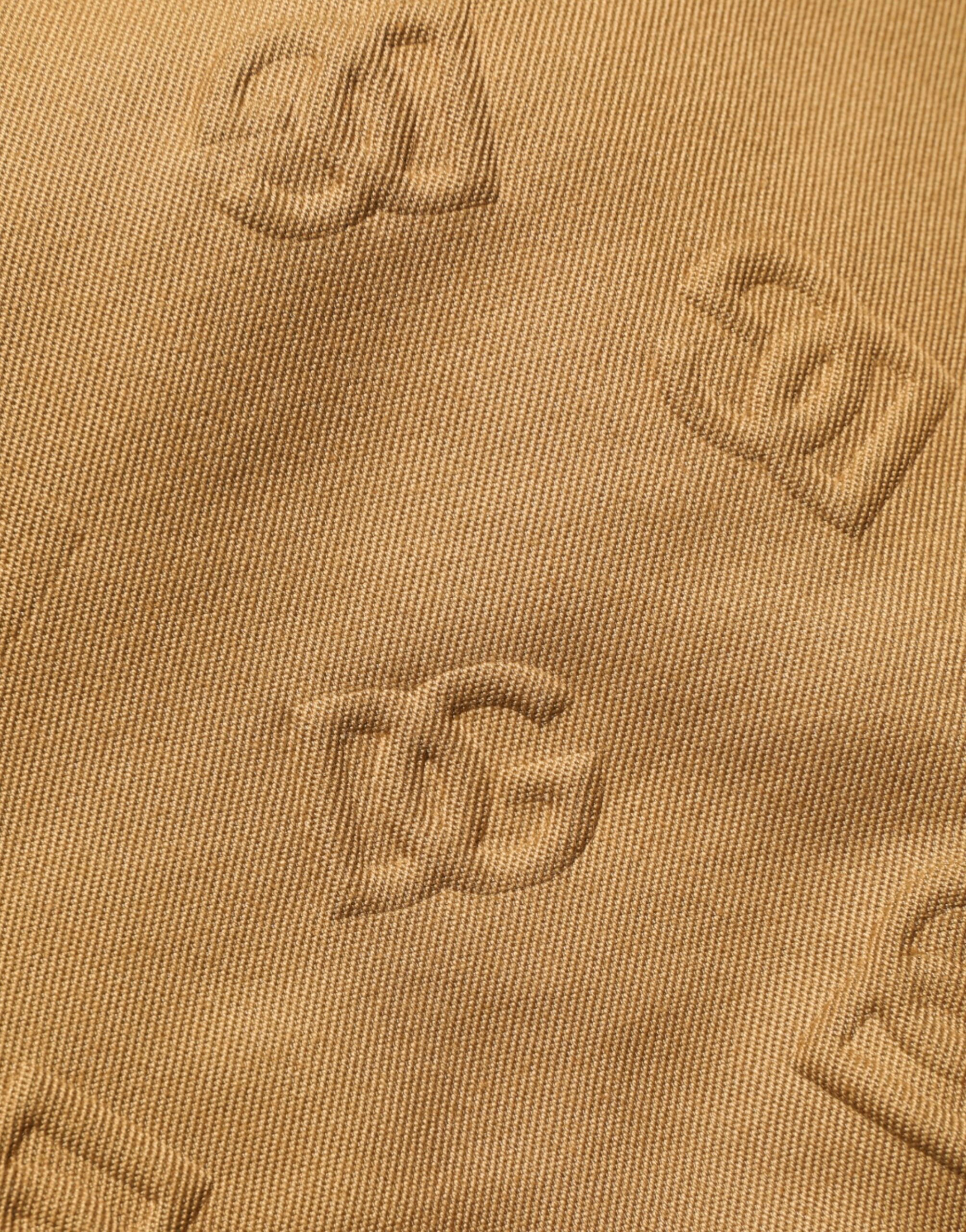 Shorts cargo bermuda en coton stretch marron avec logo Dolce & Gabbana, style décontracté et élégant.
