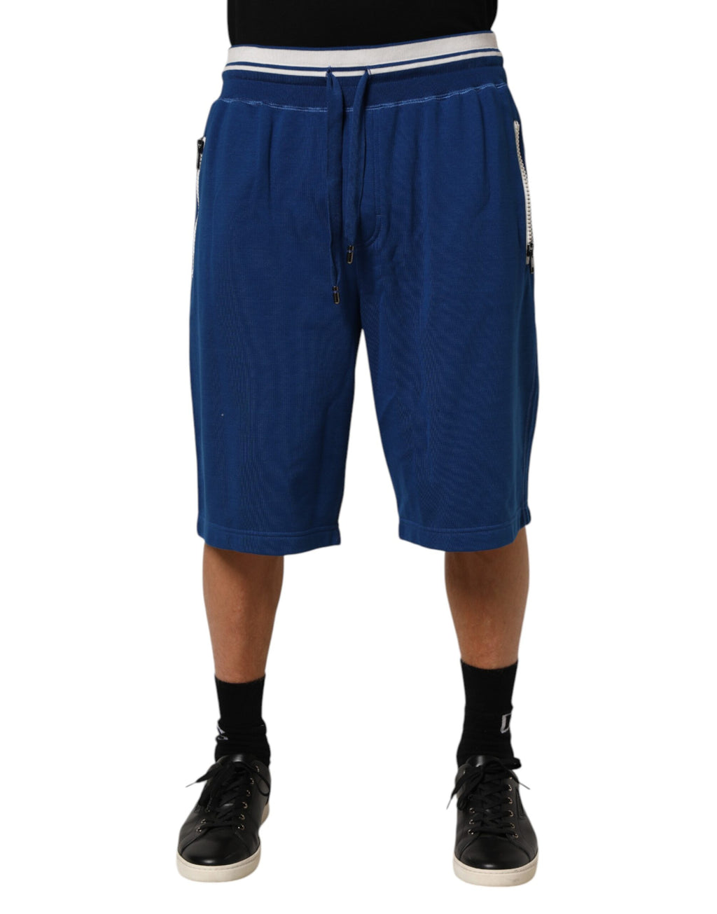 Shorts bermuda en coton mélangé bleu Dolce & Gabbana, sweatpants décontractés avec logo et taille élastique visible.