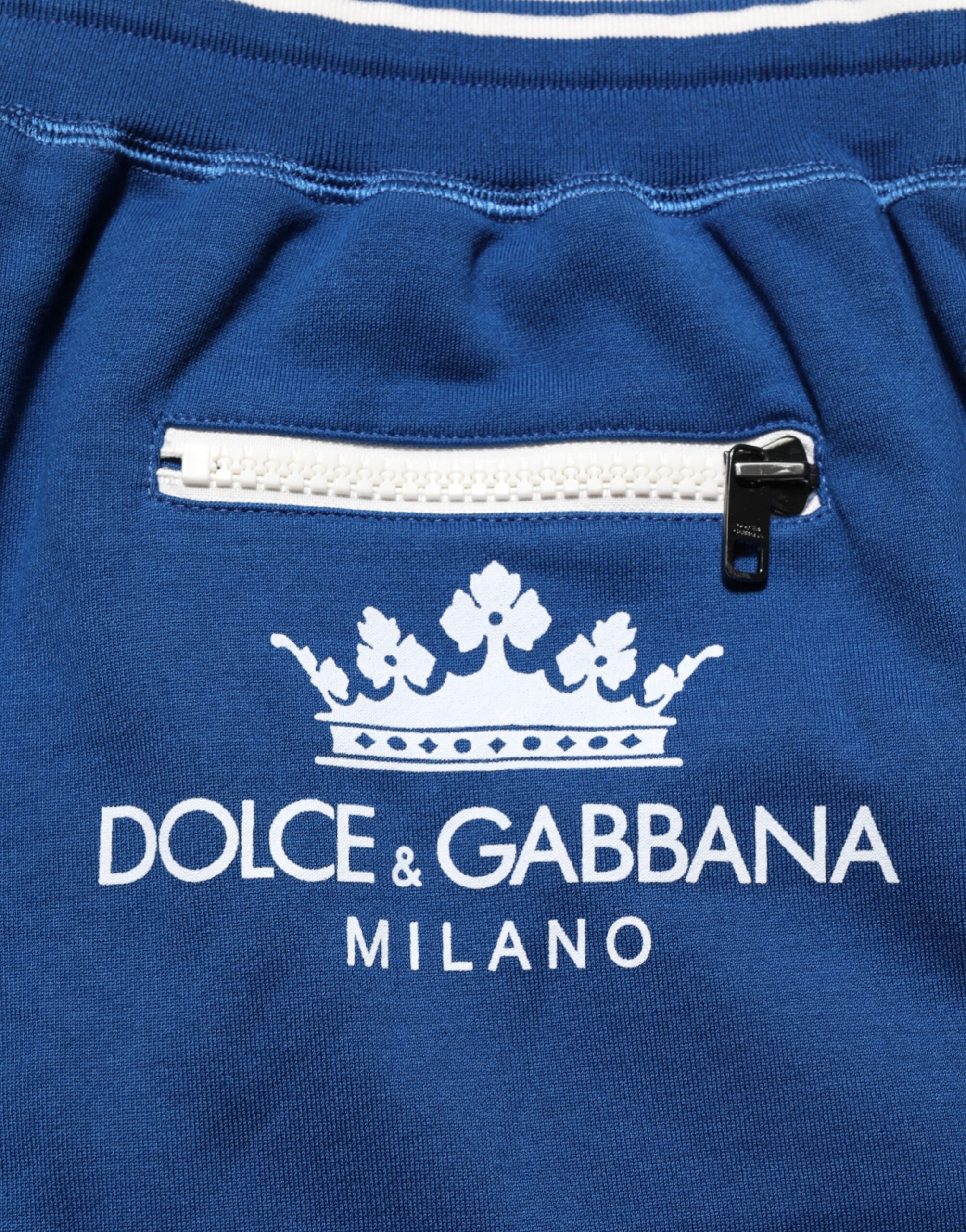 Shorts Bermuda Dolce & Gabbana en coton mélangé bleu, style décontracté avec logo sur la jambe.