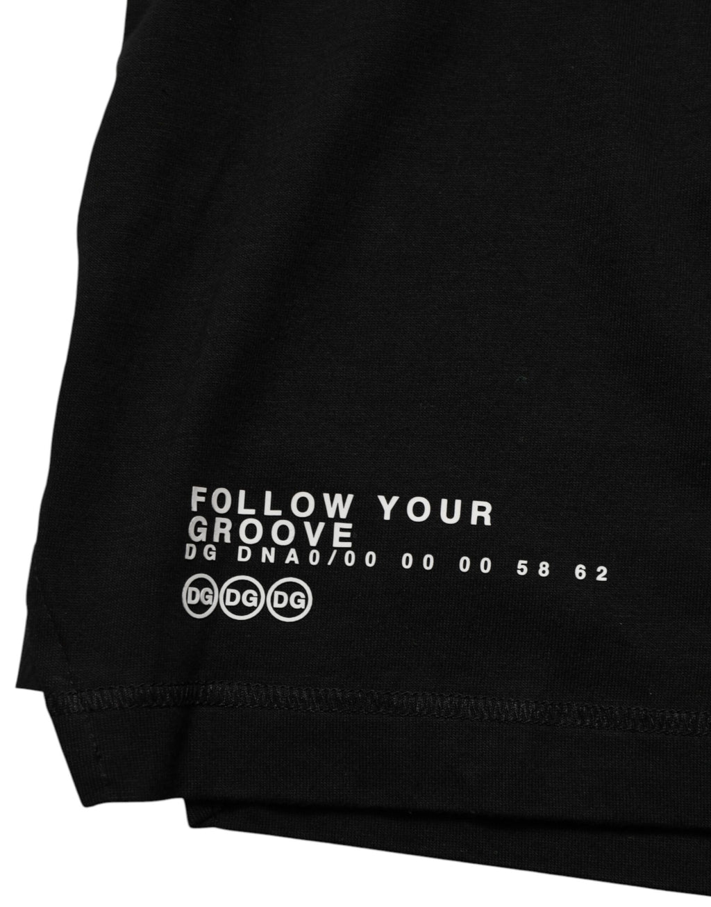 T-shirt homme noir en coton Dolce & Gabbana à col rond, style élégant et moderne, visible avec logo discret au dos.