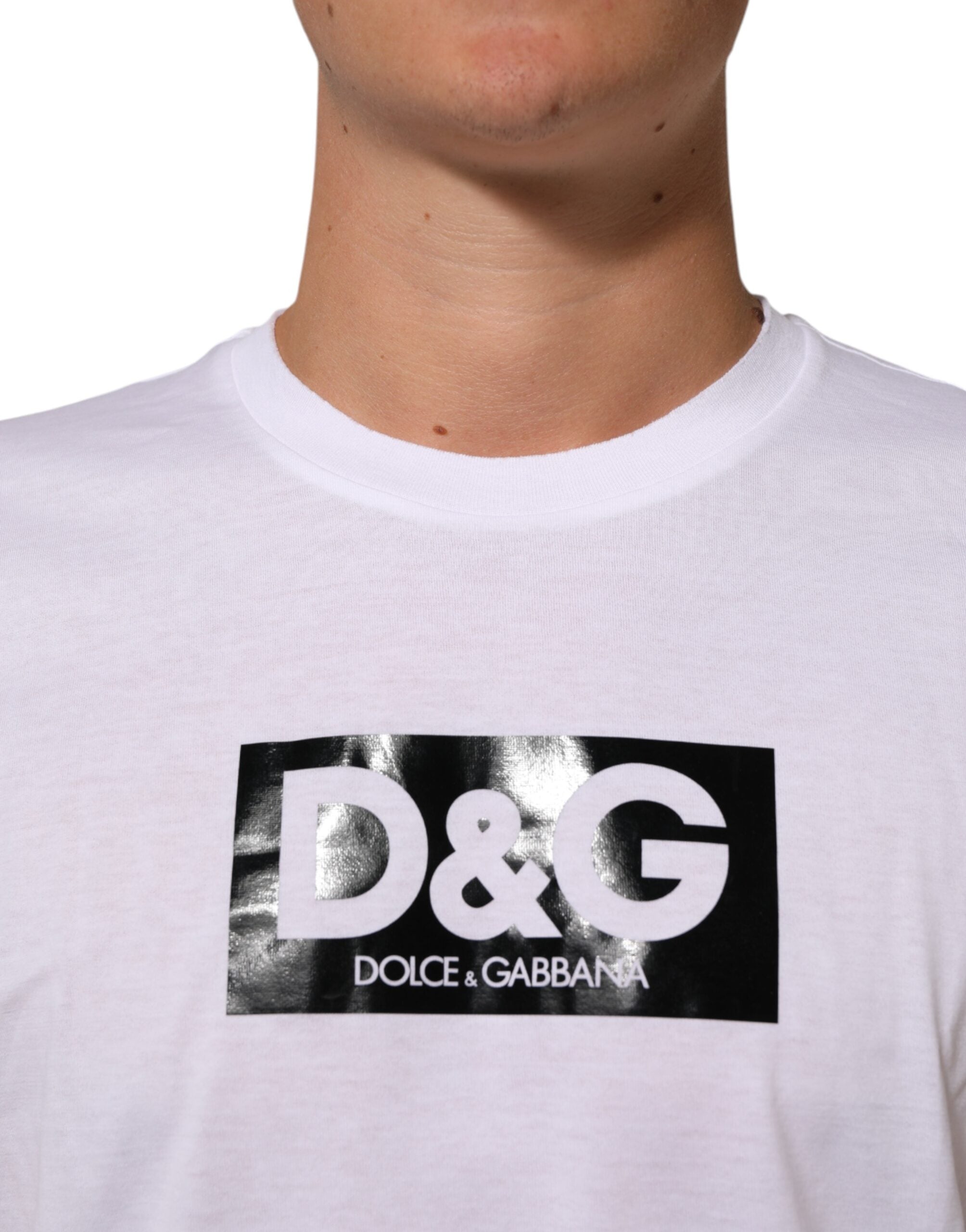T-shirt blanc en coton avec logo imprimé de Dolce & Gabbana, col rond, style décontracté et moderne.