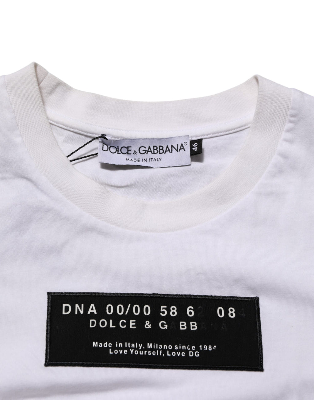 T-shirt homme Dolce & Gabbana en coton blanc avec logo imprimé, col ras du cou, design simple et élégant.