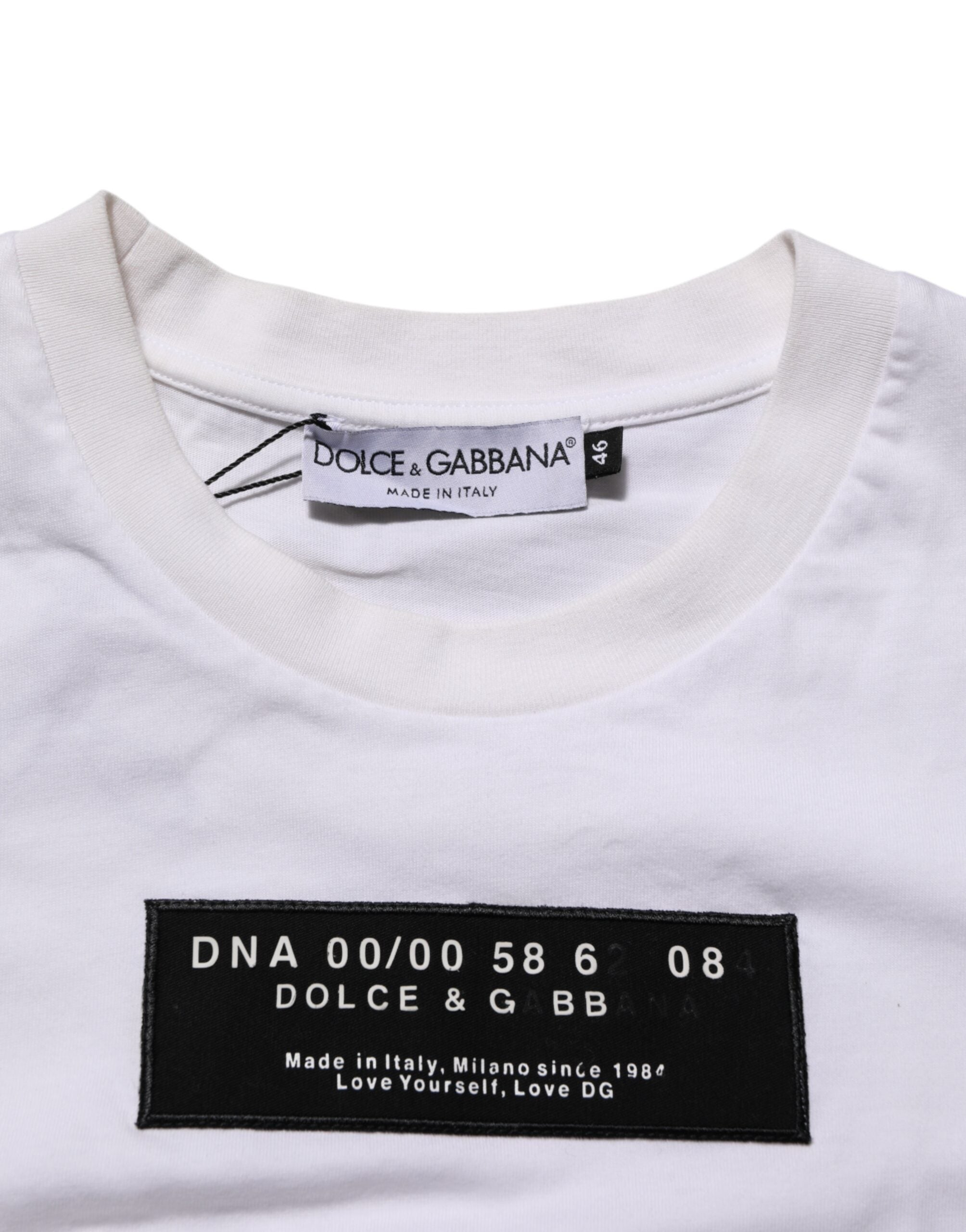 T-shirt homme Dolce & Gabbana en coton blanc avec logo imprimé, col ras du cou, design simple et élégant.