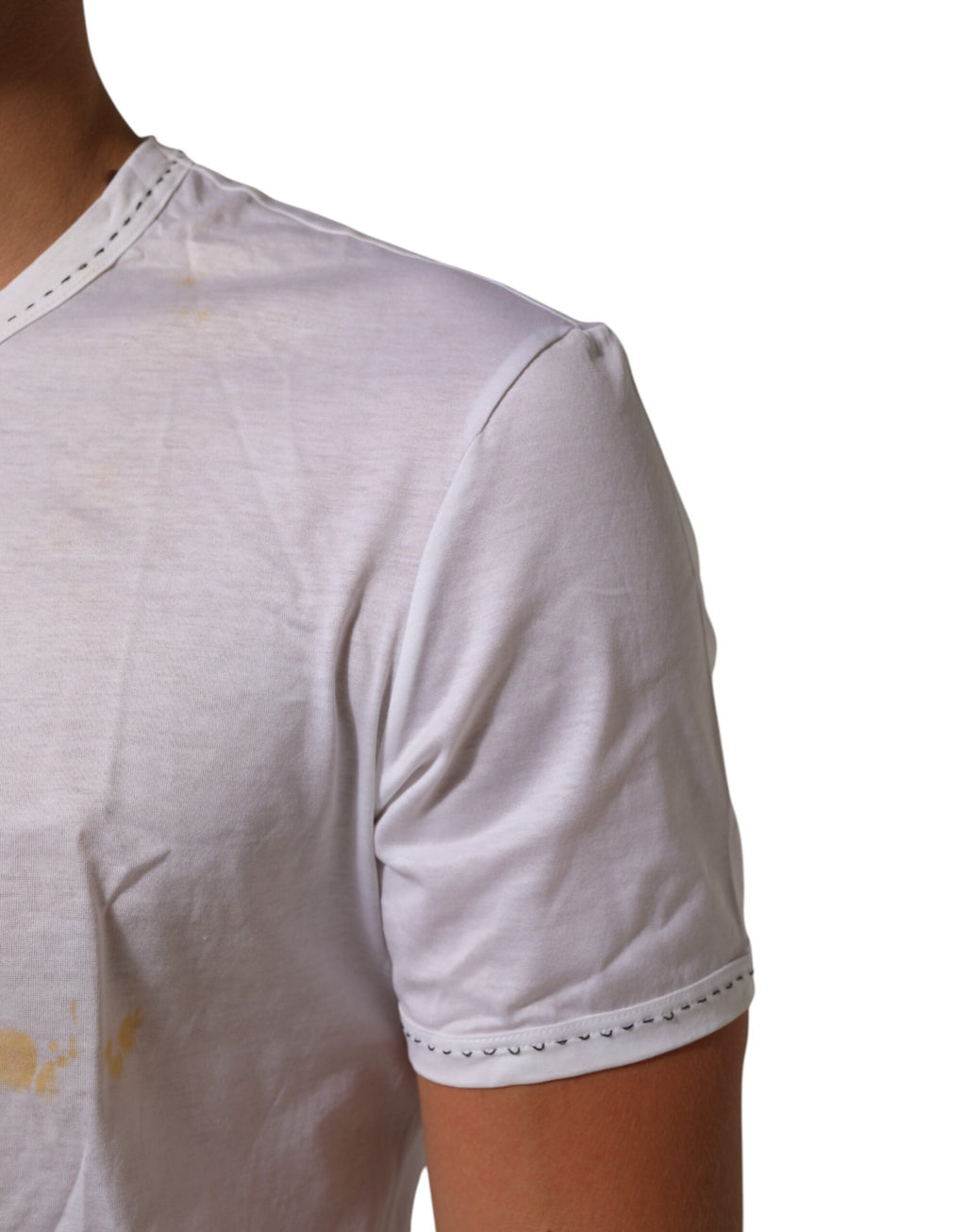 T-shirt blanc en coton Dolce & Gabbana avec col rond, vue de face, style décontracté et confortable.