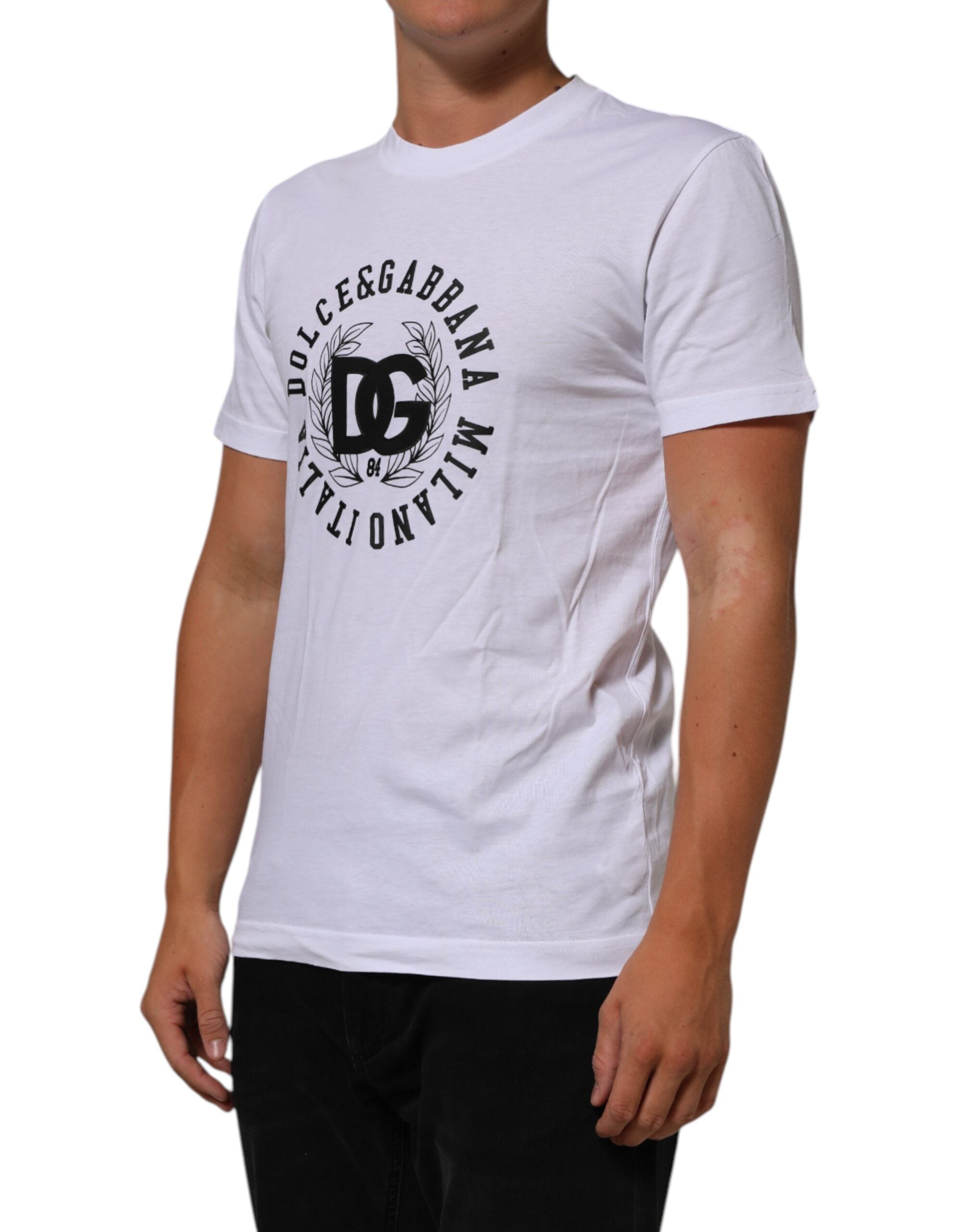 T-shirt blanc en coton Dolce & Gabbana avec logo imprimé, col rond et style décontracté visible sur l'image.