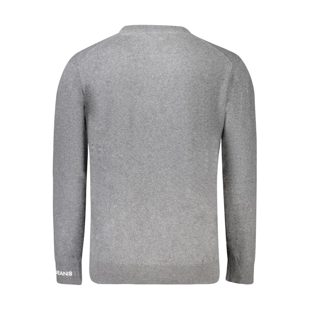 Pull homme en coton gris Pepe Jeans, style décontracté, avec col rond et manches longues, porté par un mannequin.