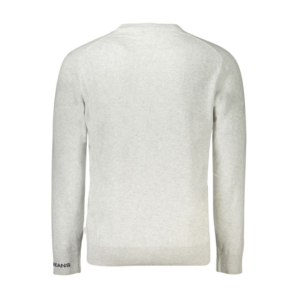 Pull pour homme Pepe Jeans en coton gris, coupe classique avec col rond et manches longues, porté de face.