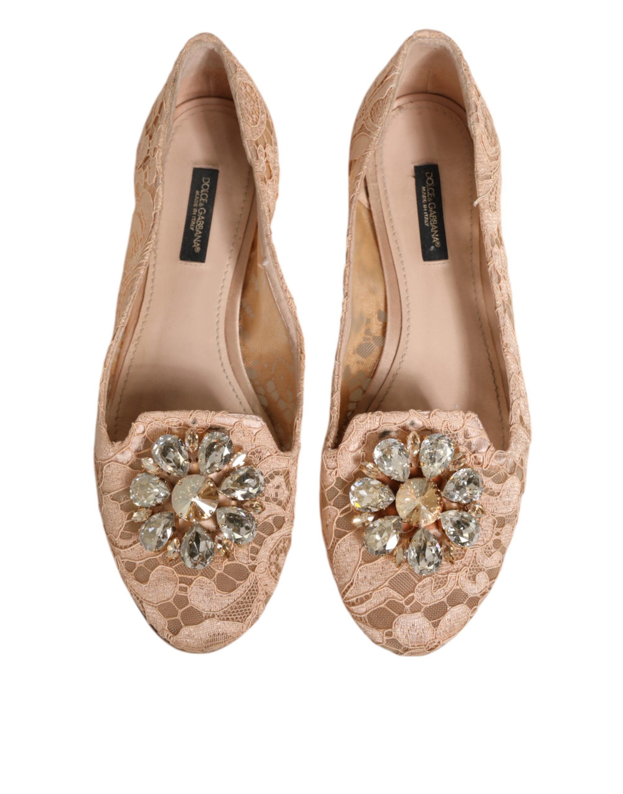 Chaussures plates Dolce & Gabbana Taormina en dentelle beige ornées de cristaux, élégantes et sophistiquées.
