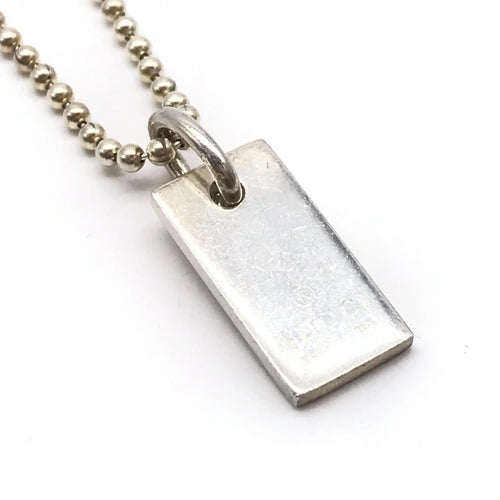 Pendentif rectangular argent sterling 925 avec finition brossée et chaîne à billes assortie gucci