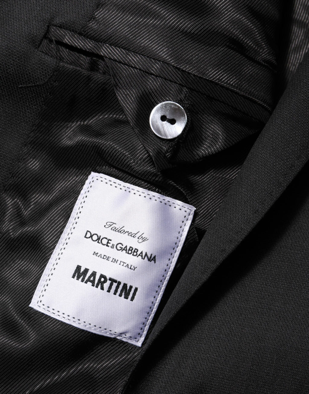 Manteau pour homme Dolce & Gabbana noir à un seul bouton, blazer Martini élégant, visible sur l'image.