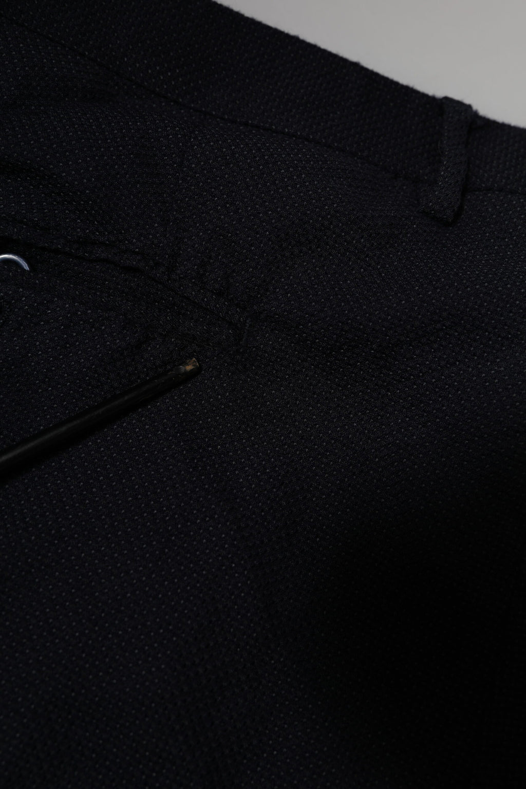 Pantalon formel en laine grise pour homme de Dolce & Gabbana, pantalon élégant et sophistiqué avec coupe classique.