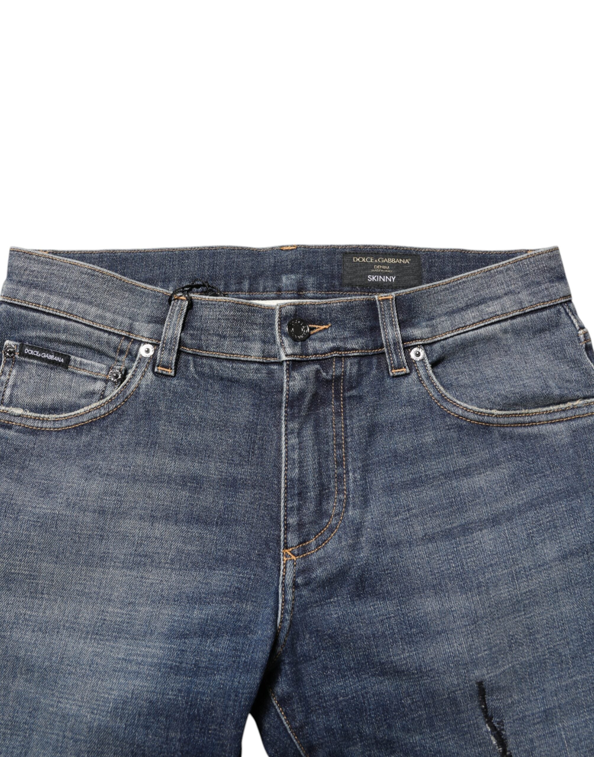 Jeans homme Dolce & Gabbana en denim bleu délavé, coupe skinny, en coton, avec détails modernes et style élégant.