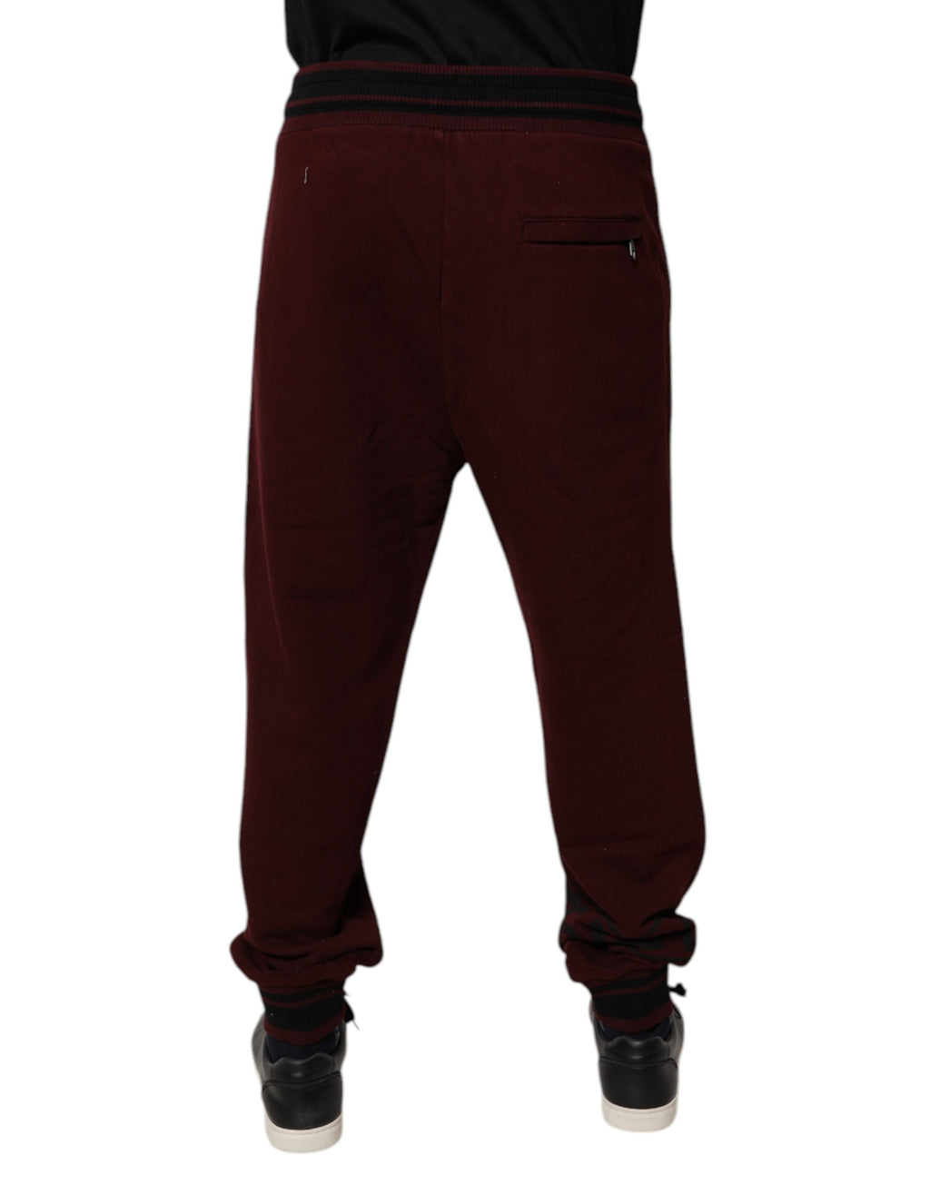 Pantalon jogger homme Dolce & Gabbana en coton bordeaux, style décontracté avec ceinture élastique et poches latérales.
