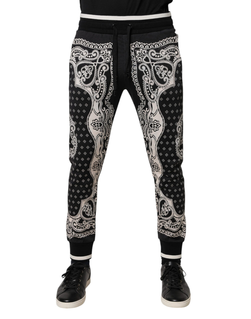 Pantalons joggers Dolce & Gabbana en coton noir avec bande de style bandana, ajustés et confortables, visibles en détail.