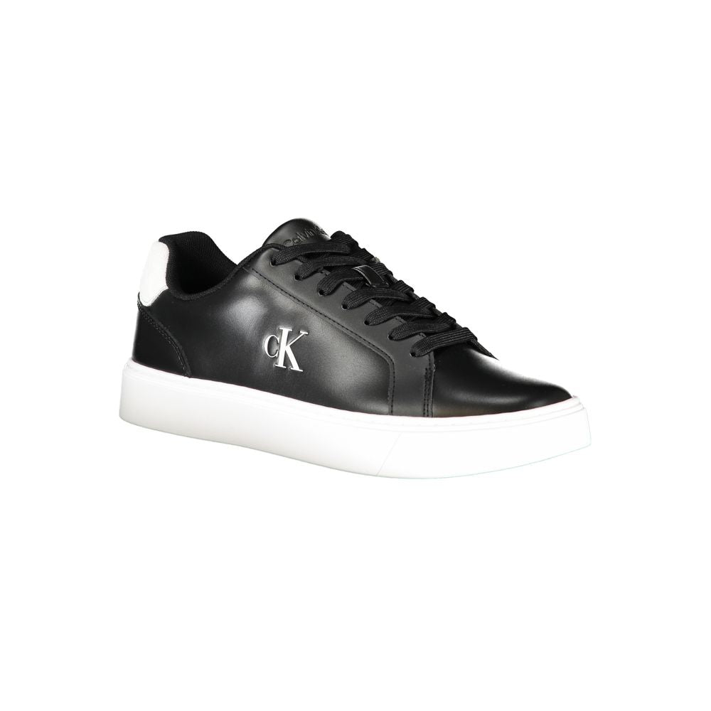 Sneakers noires en polyuréthane pour hommes de Calvin Klein, vue de face, avec détails modernes et design épuré.