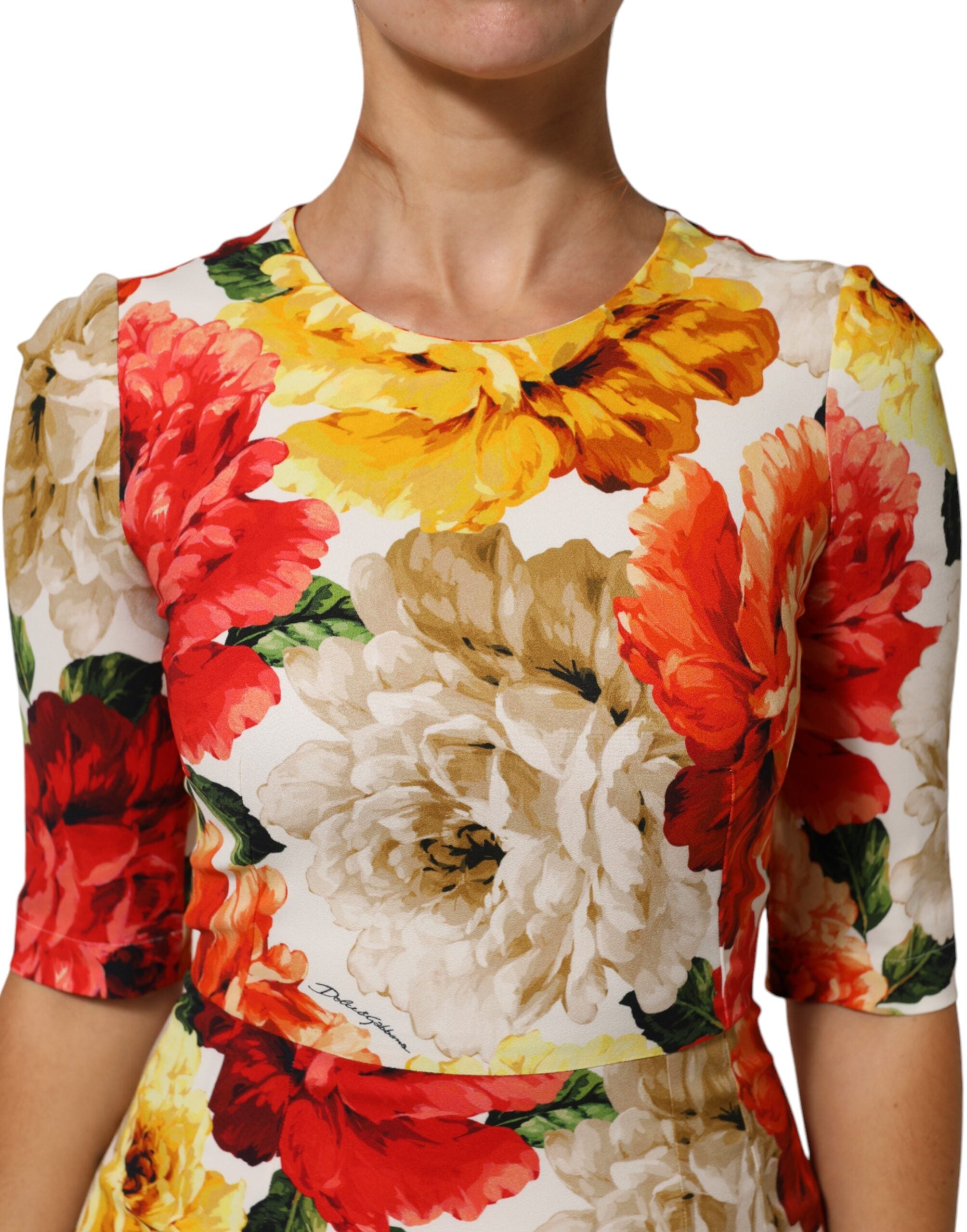 Robe fourreau en viscose à imprimé floral multicolore de Dolce & Gabbana, élégante et féminine, avec un design coloré.