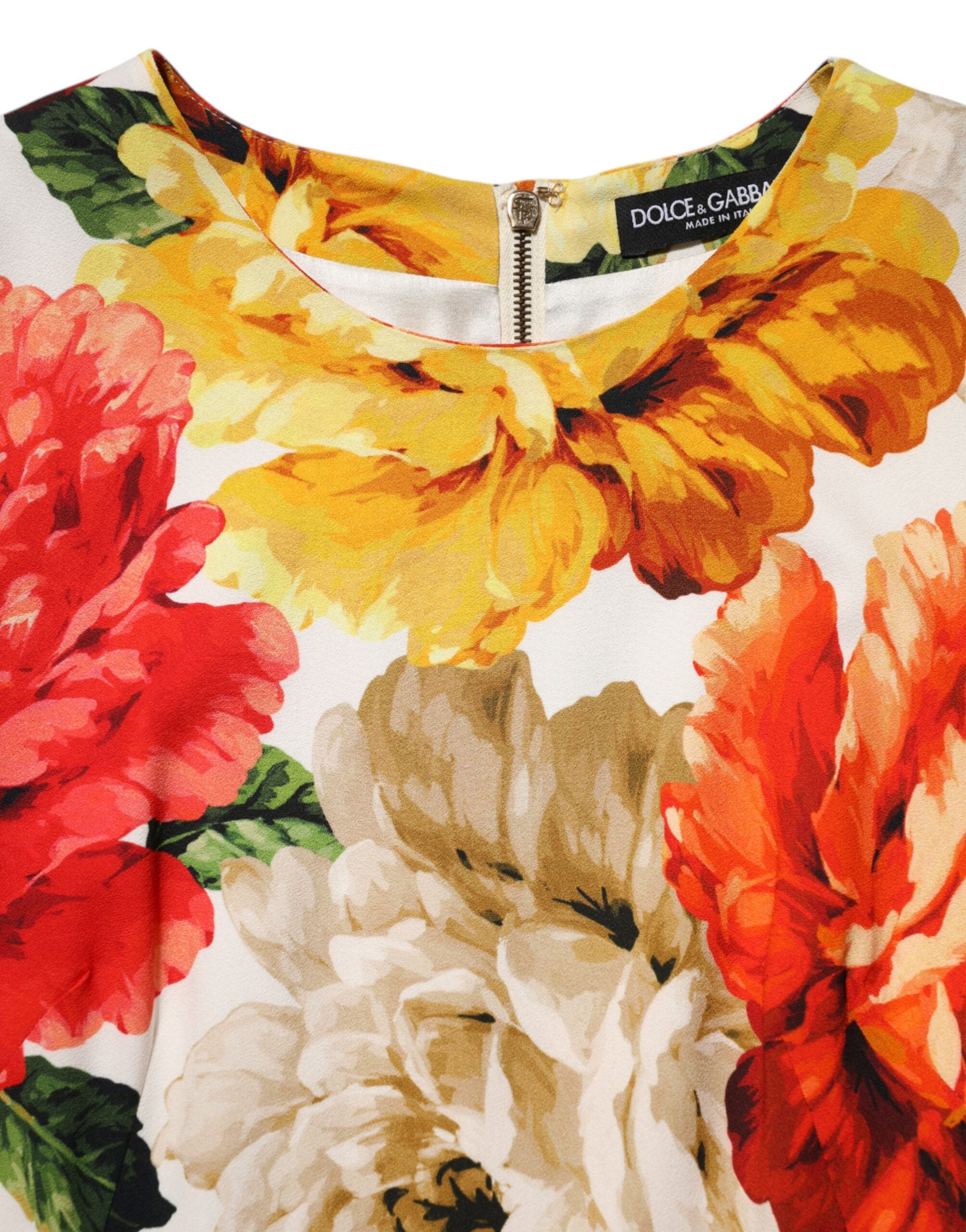 Robe fourreau en viscose à imprimé floral multicolore de Dolce & Gabbana, habillée et élégante.
