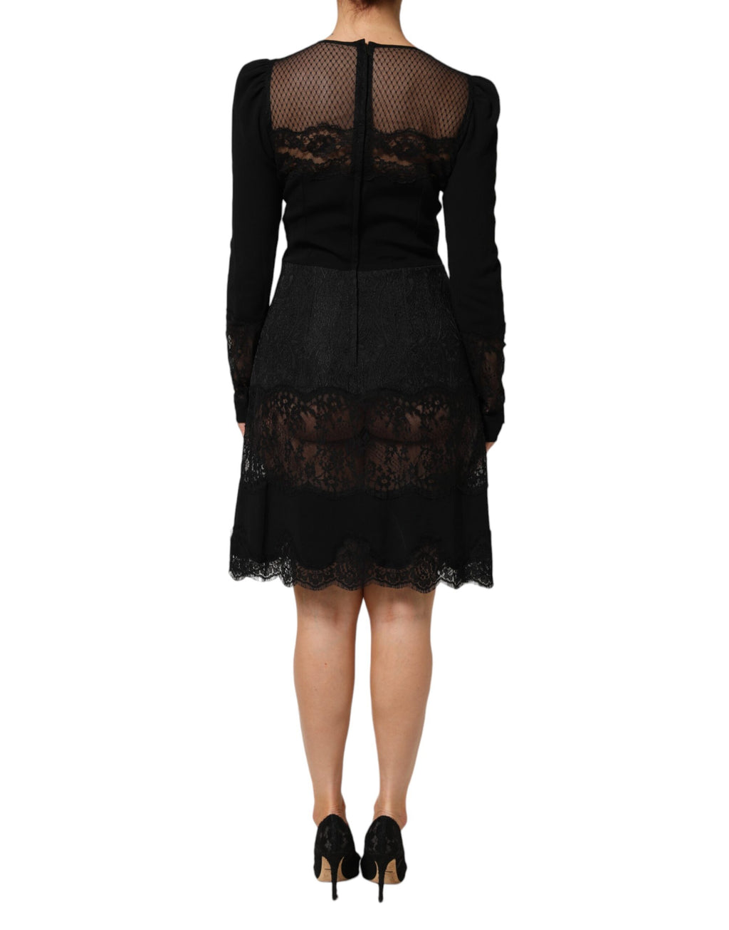 Robe trapèze noire Dolce & Gabbana avec dentelle florale, coupe élégante et détails en lace sur le bord.