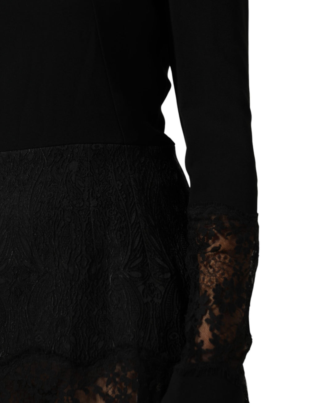 Robe droite Dolce & Gabbana noire à motifs floraux en dentelle avec bordure en lace, silhouette élégante et sophistiquée.