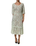 Robe midi en dentelle florale vert menthe de Dolce & Gabbana, avec finition en dentelle élégante et coupe fluide.