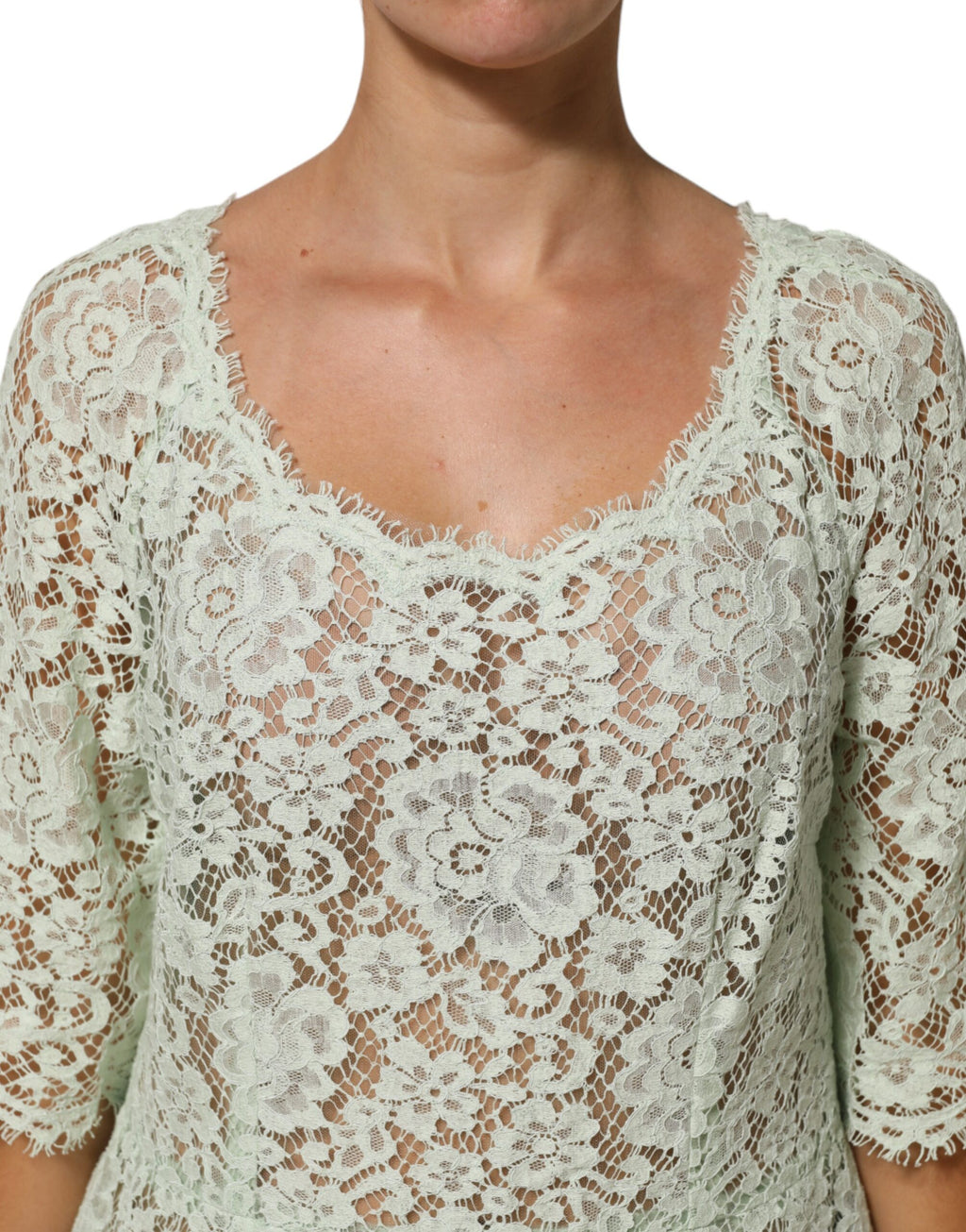 Robe midi Dolce & Gabbana vert menthe avec broderie florale en dentelle, longueur mi-mollet et détails élégants.
