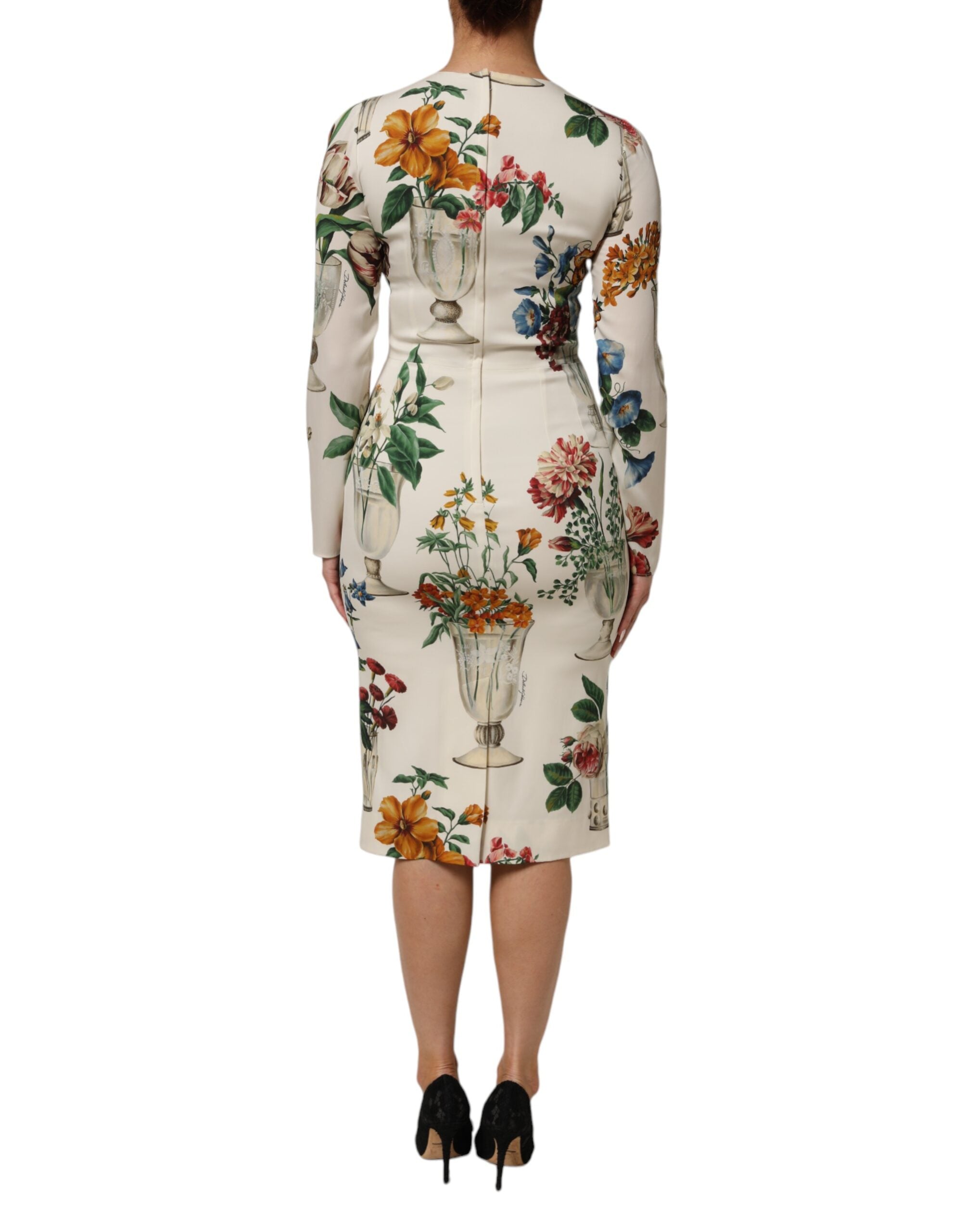 Robe midi en soie blanche de Dolce & Gabbana avec motif floral, ajustée, sans manches, élégante et sophistiquée.