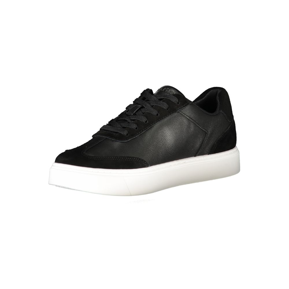 Sneakers pour homme Calvin Klein en polyuréthane noir, style sportif moderne, vue de côté.